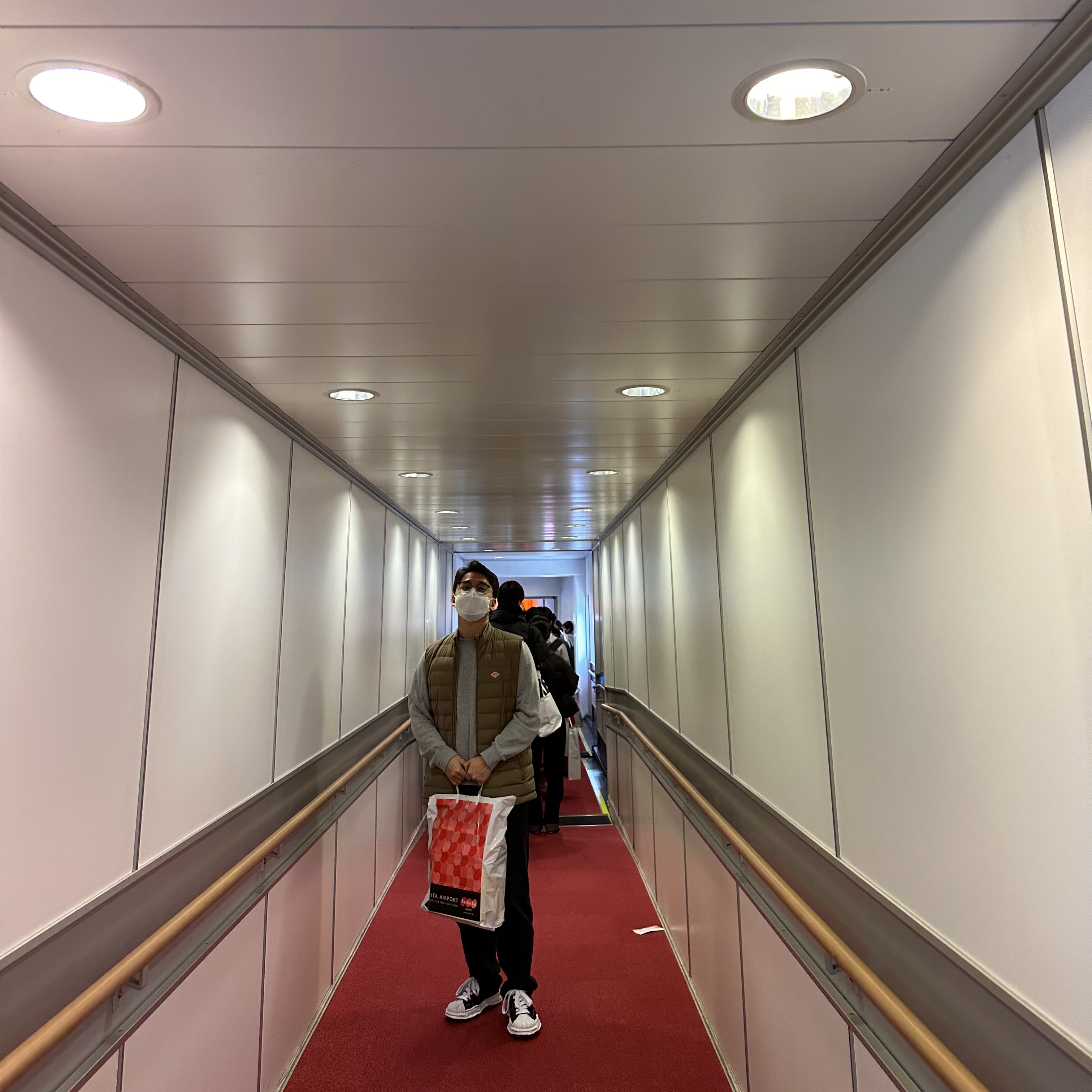 Maison Mihara Yasuhiro Blakey OG Sole Canvas Low-top Sneakers Black White 착용 스타일 - 3