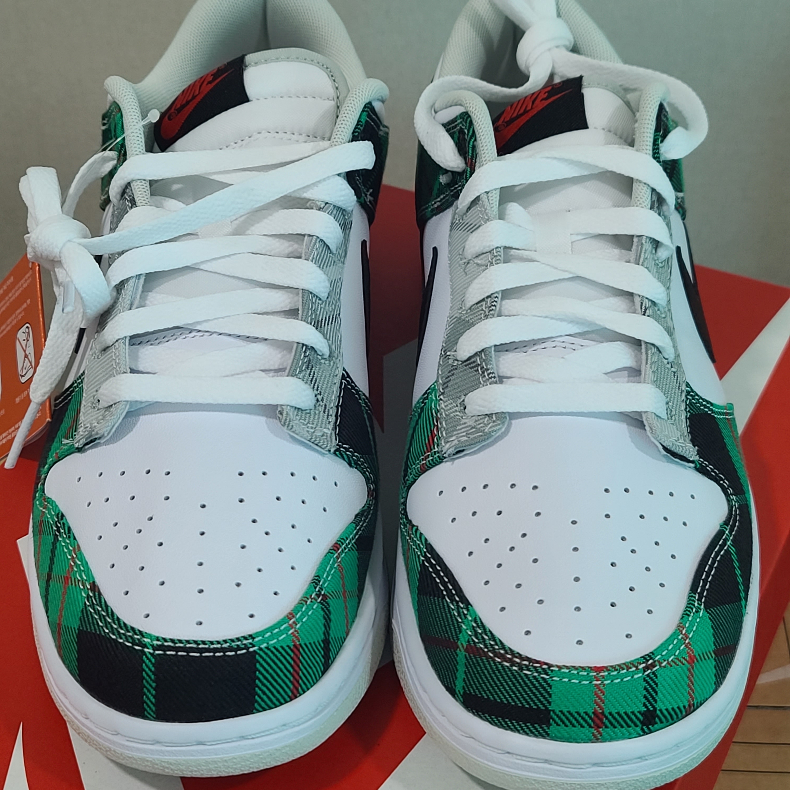 Nike Dunk Low Retro PRM White and Black 착용 스타일 - 2