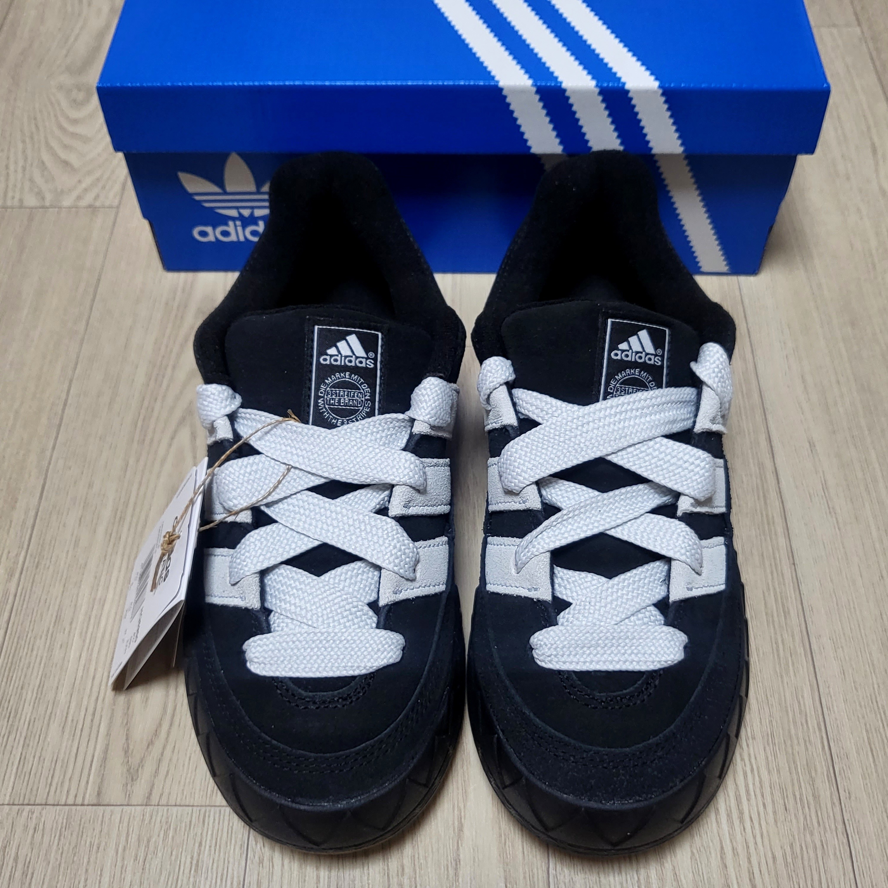 Adidas Adimatic Core Black Crystal White 착용 스타일 - 2
