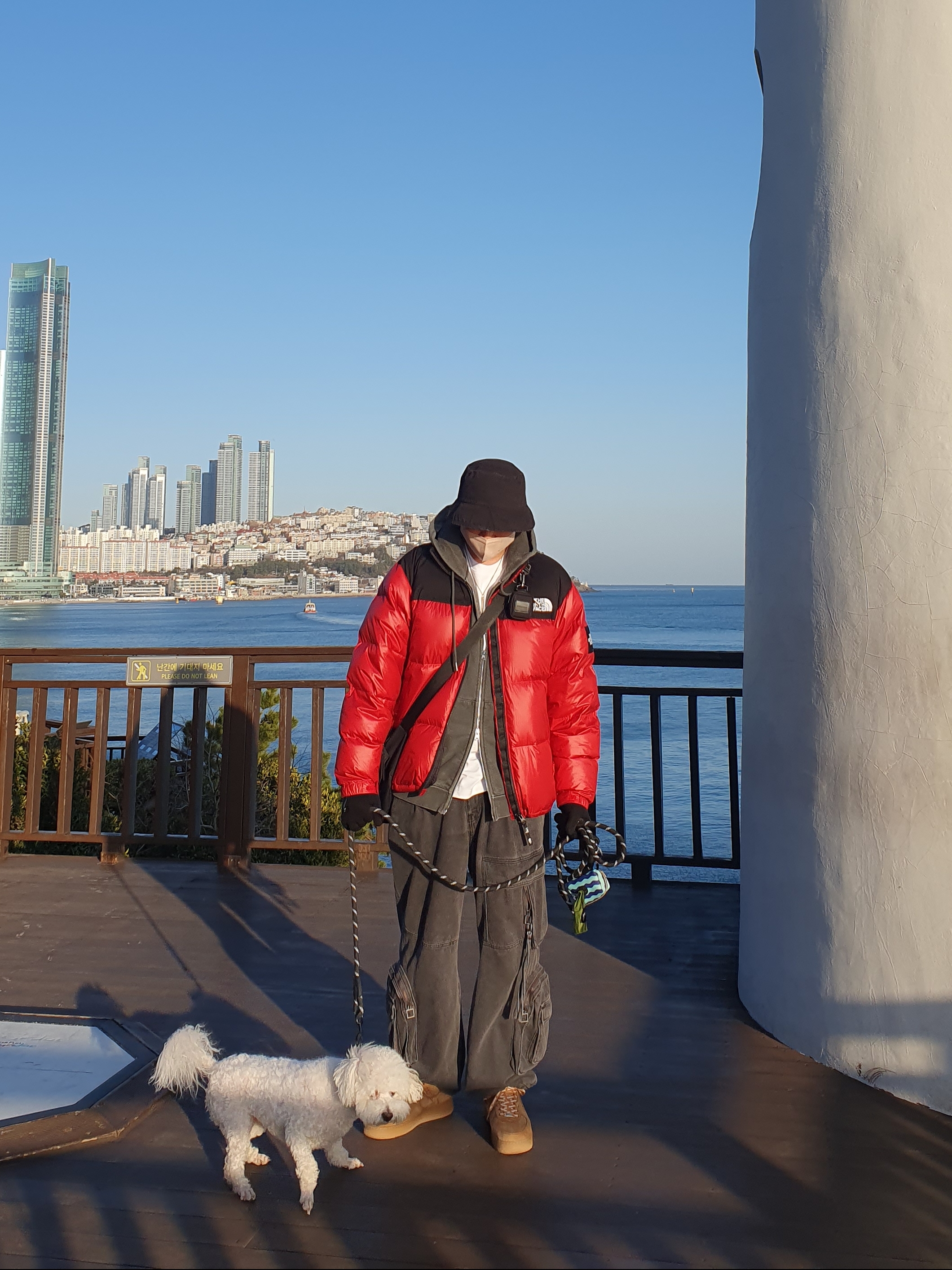 Nike x Supreme Air Force 1 Low Flax, The North Face White Label Novelty Nuptse Down Jacket Red 착용 스타일 - 2