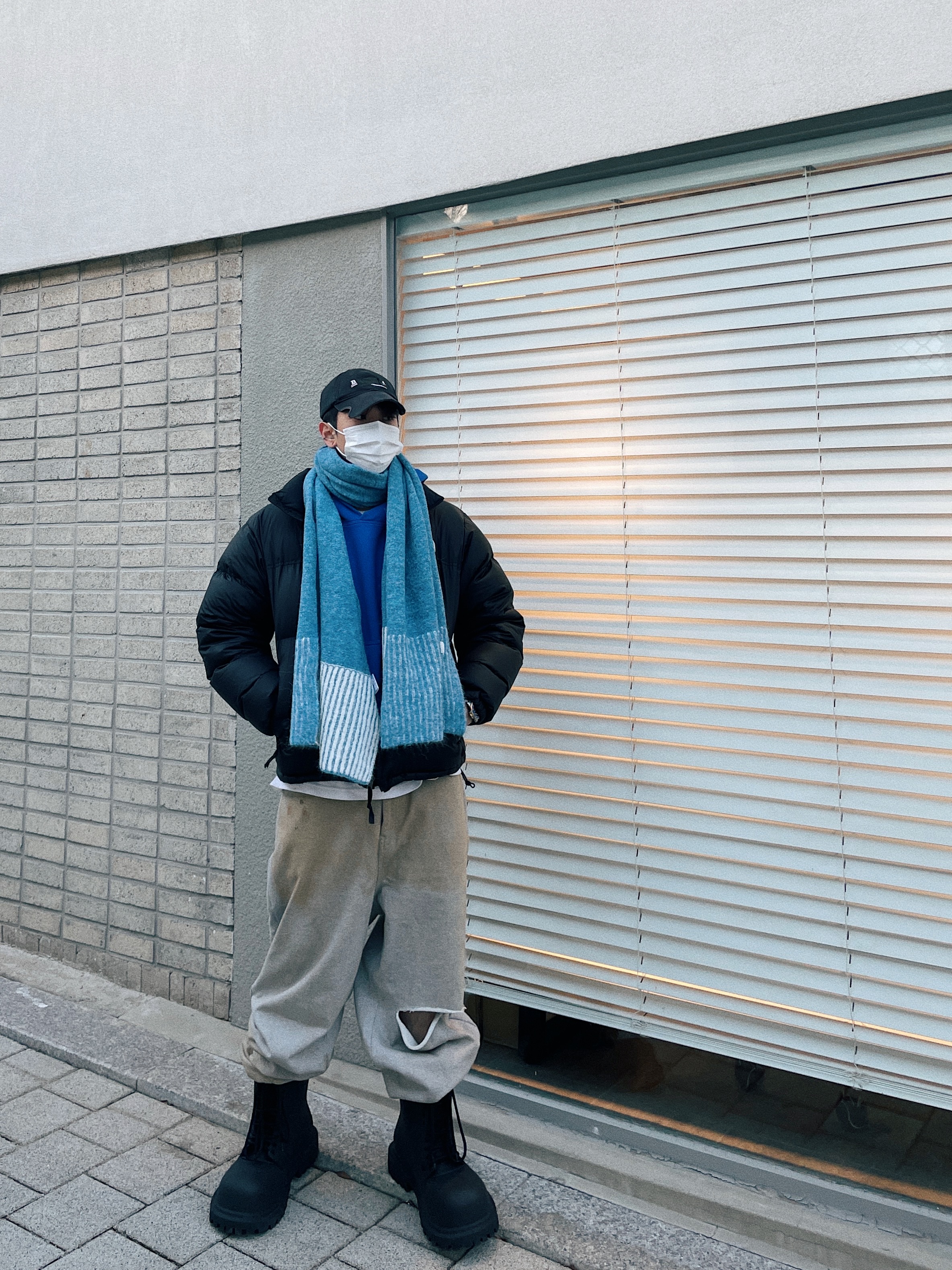 Balenciaga XL Army Boots Full Eva Black, The North Face 1996 Eco Nuptse Jacket Black 착용 스타일 - 4