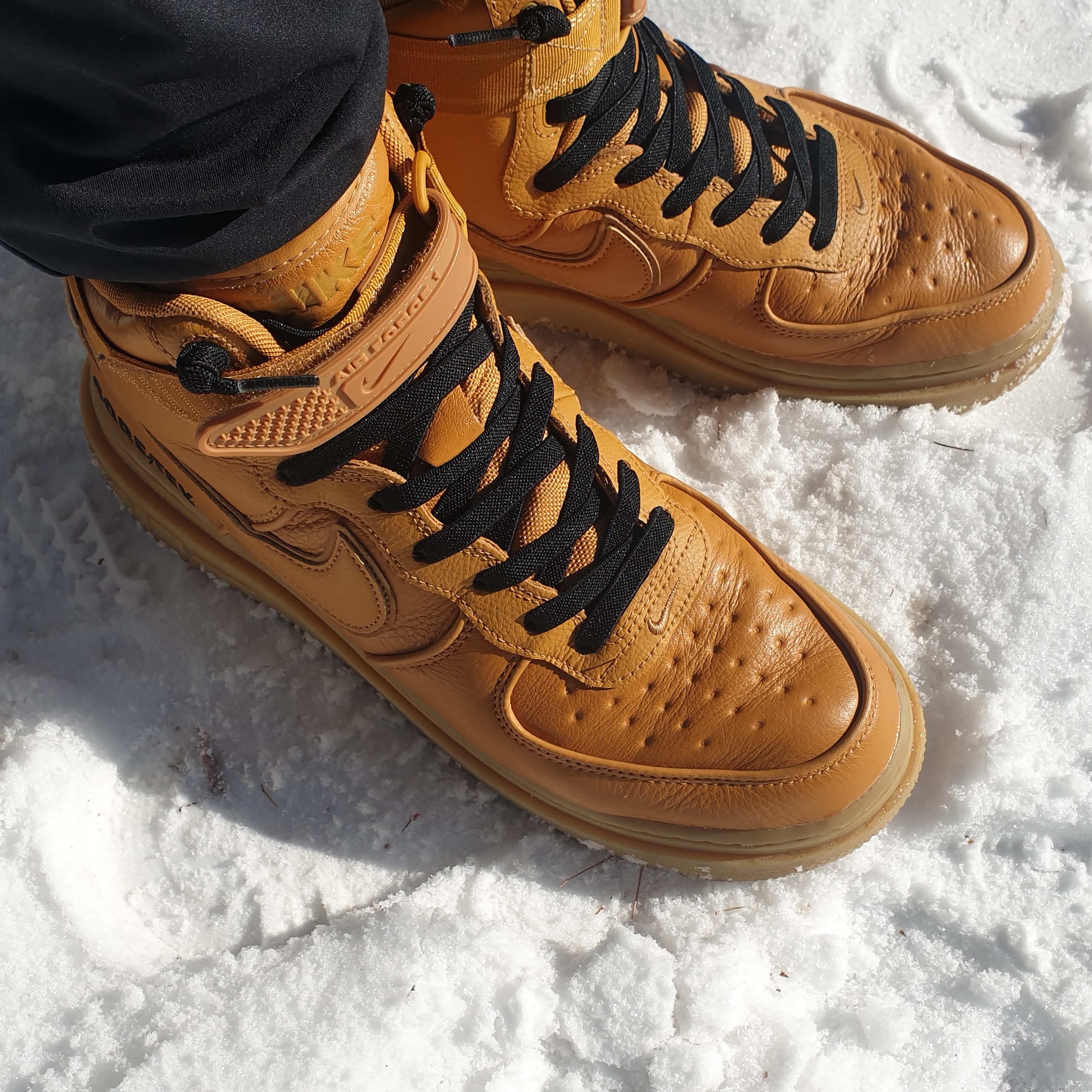 Nike Air Force 1 High Gore-Tex Boot Wheat 착용 스타일