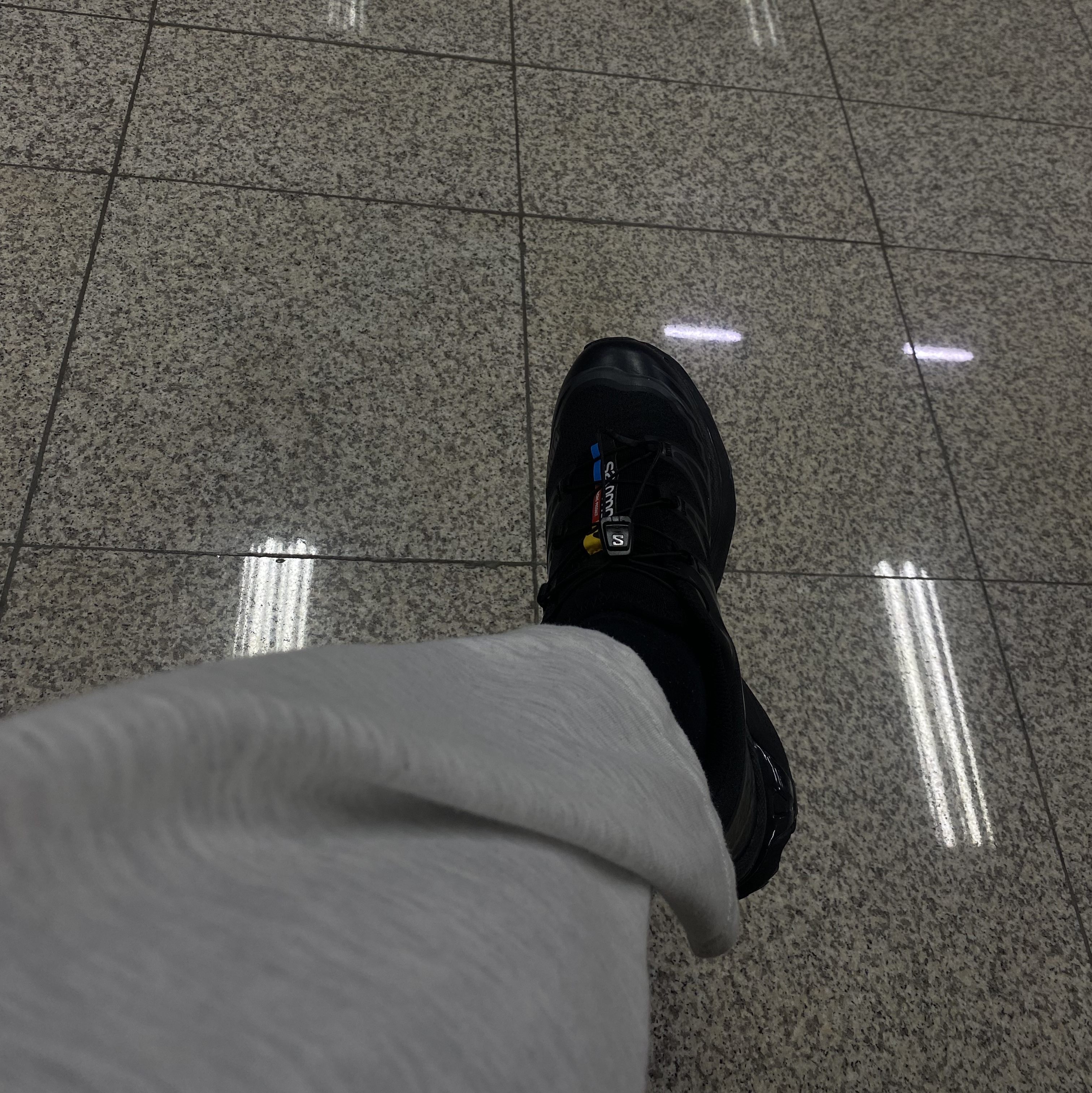 Salomon XT-6 ADV Black 착용 스타일