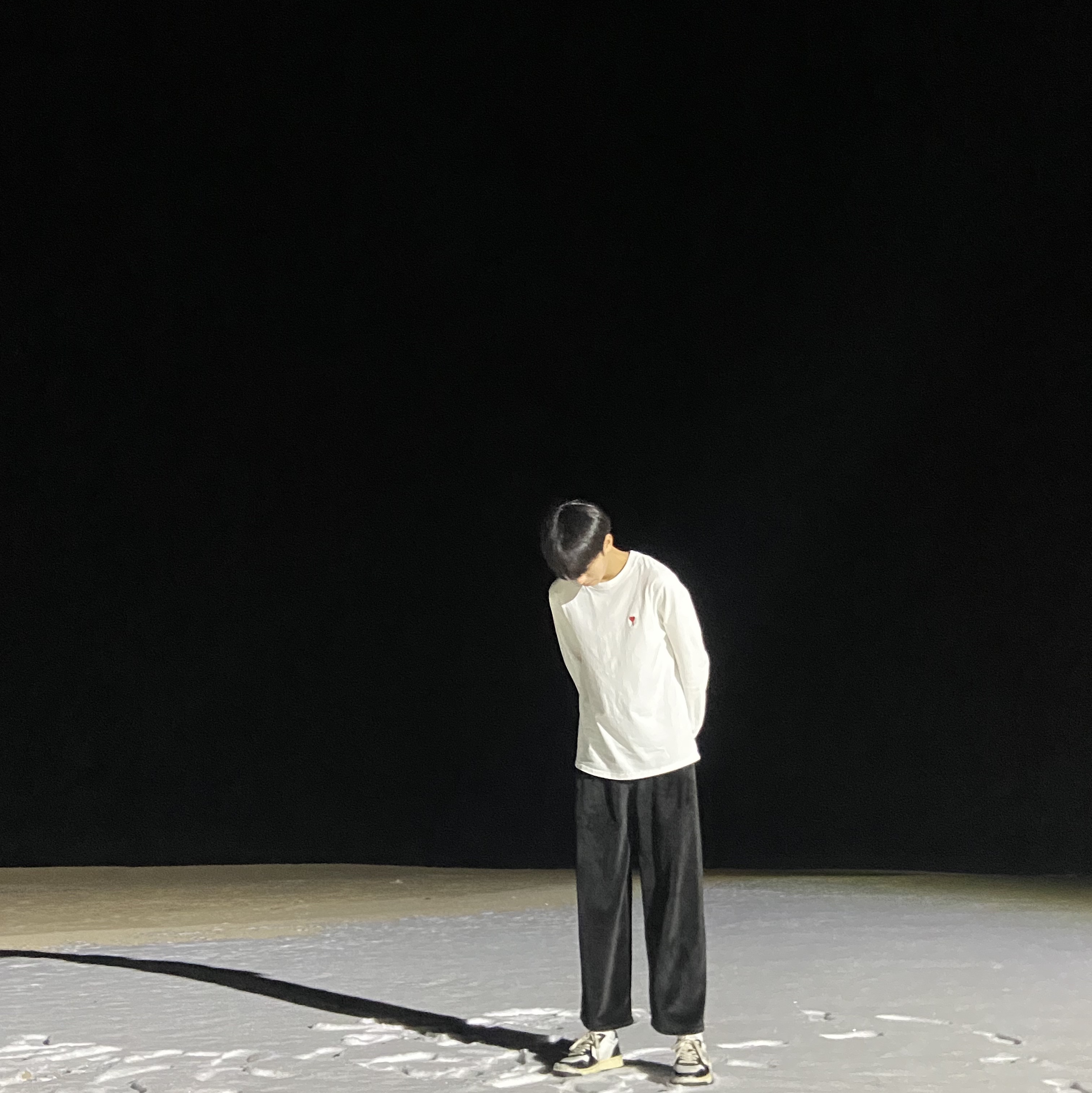 Autry Medalist Low Leather Sneakers Black White, AMI de Coeur Sweatshirt Pale Green 착용 스타일 - 1