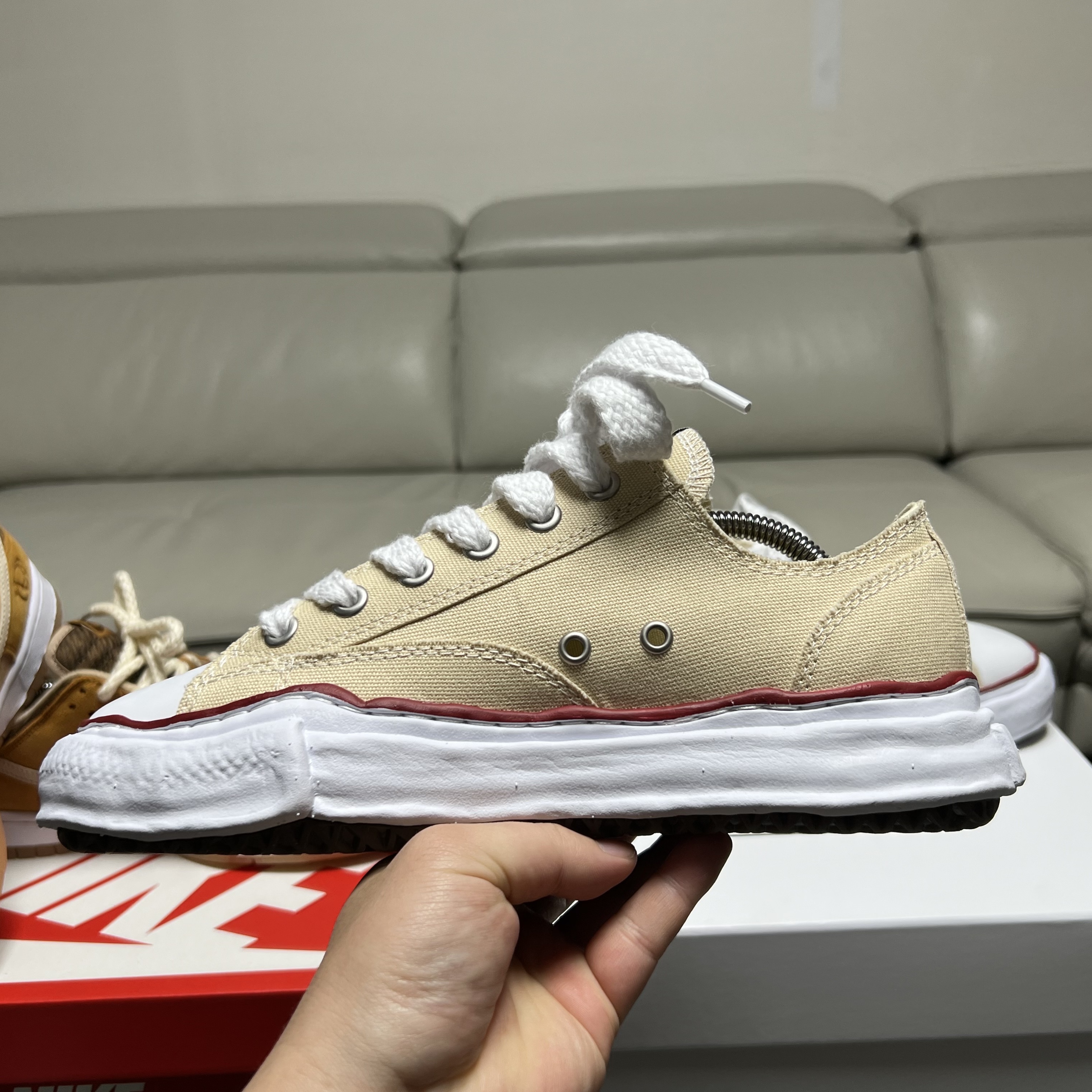Maison Mihara Yasuhiro Peterson OG Sole Canvas Low-top Sneakers Natural 착용 스타일 - 4