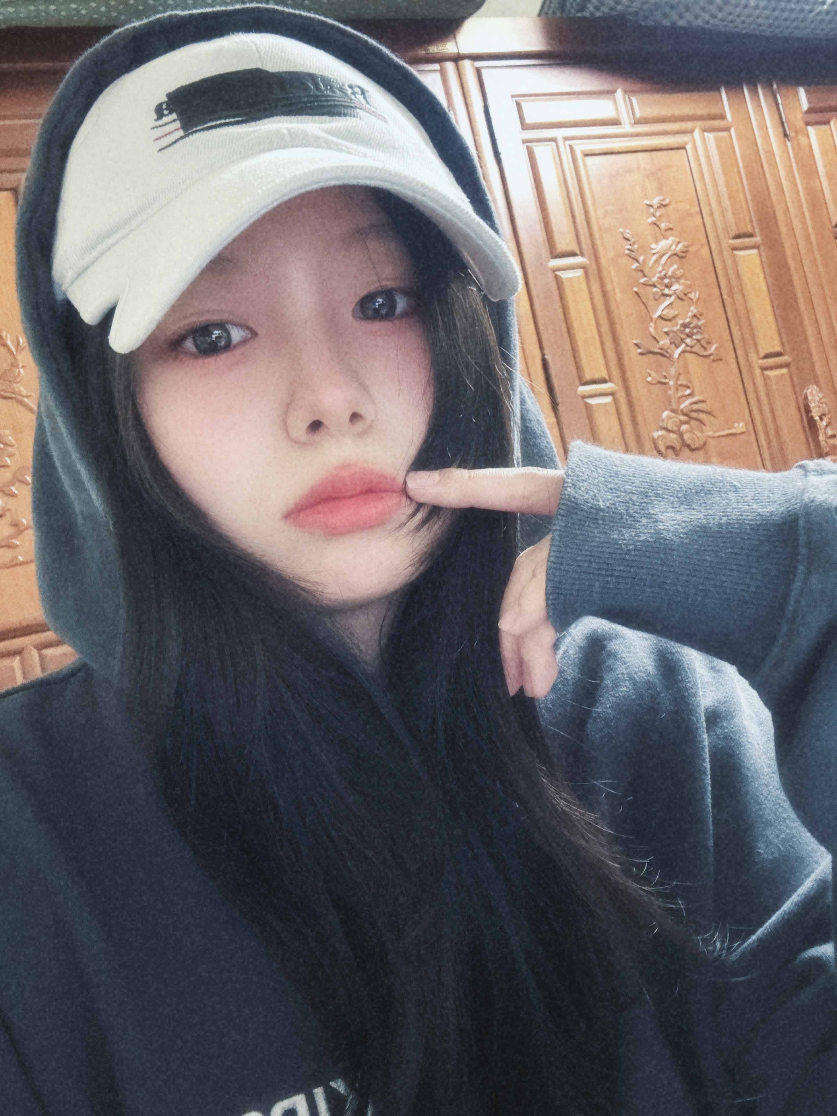 Balenciaga Gaffer Cap Black 착용 스타일 - 4