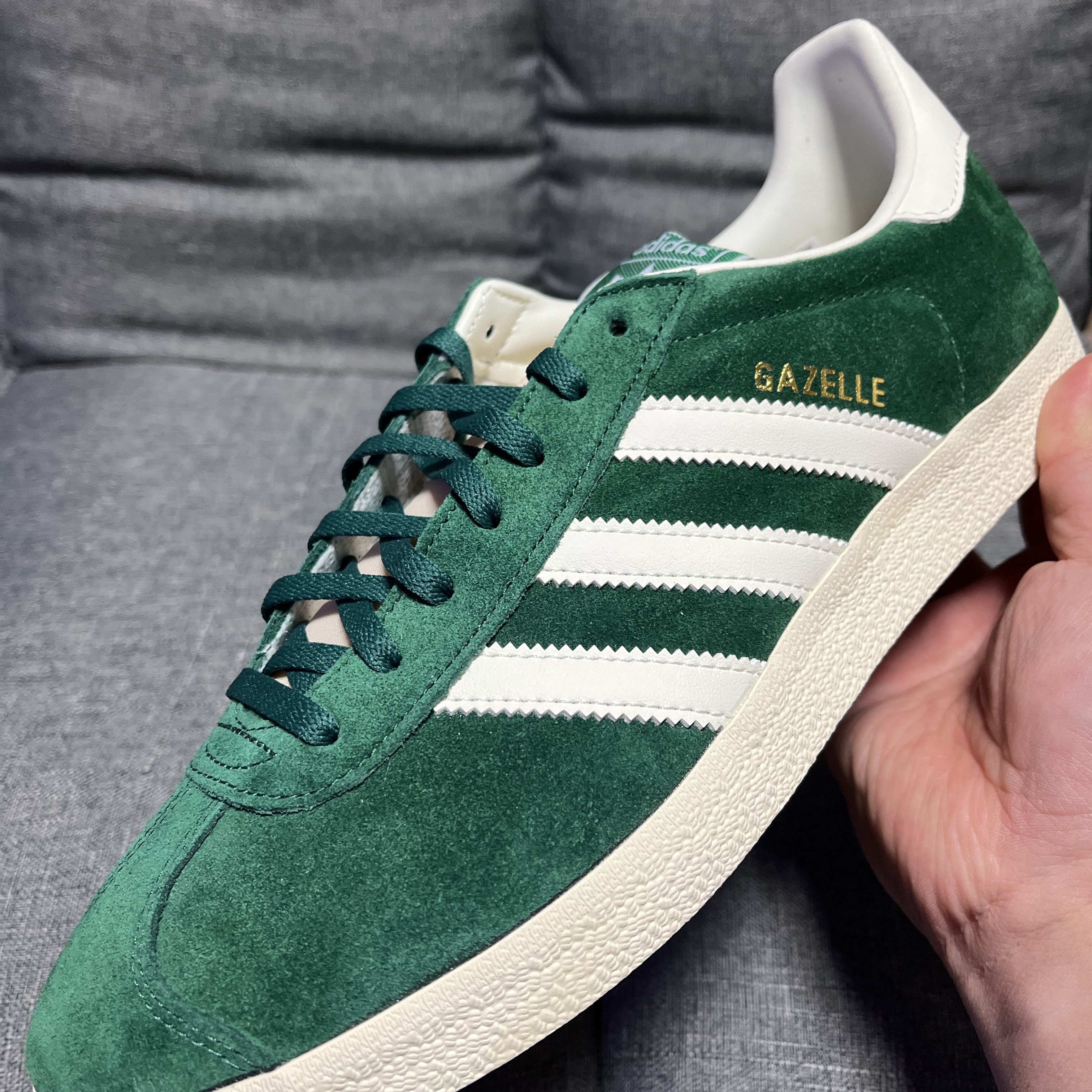 Adidas Gazelle Dark Green Cream White 착용 스타일 - 4