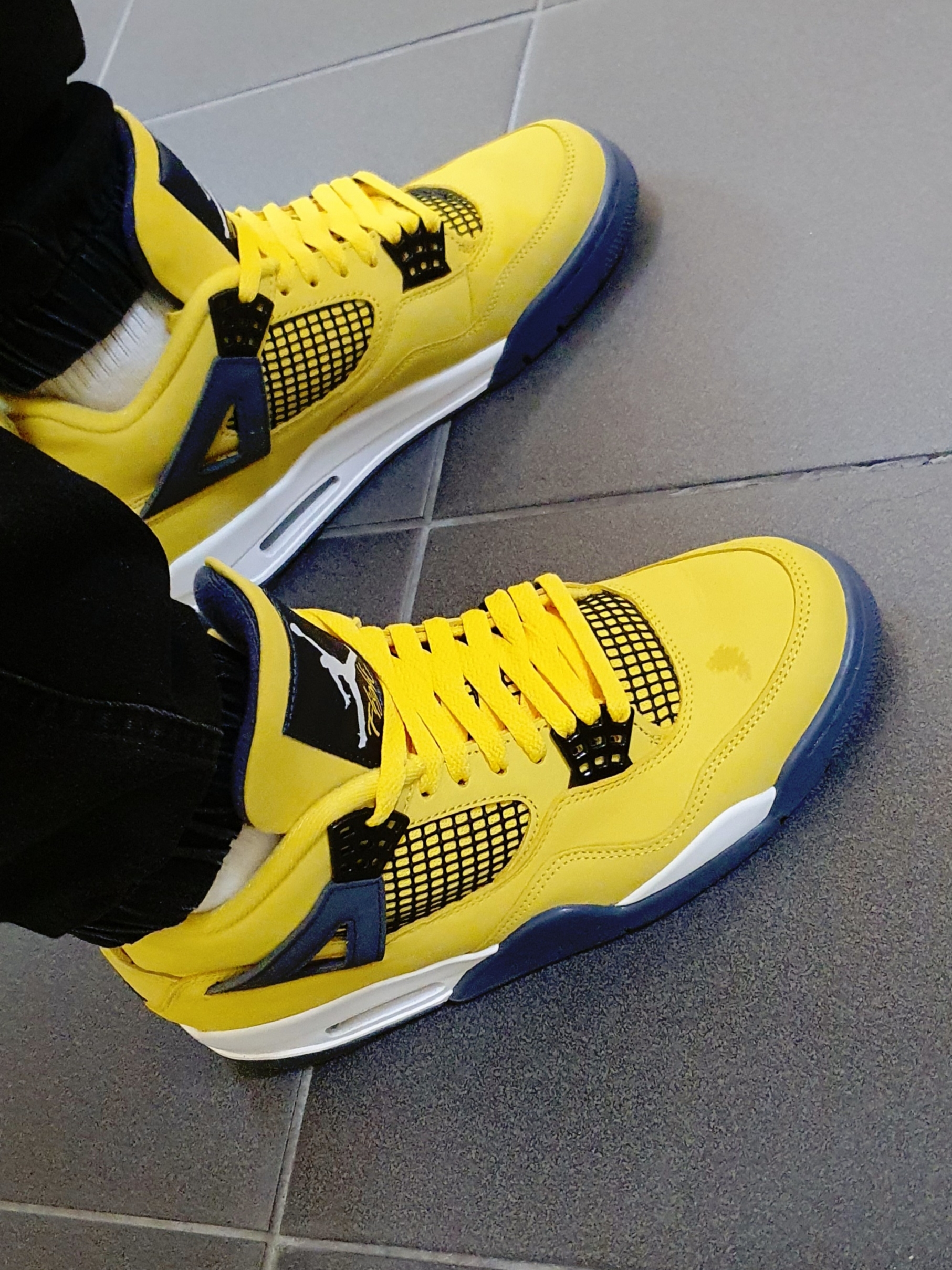 Jordan 4 Retro Tour Yellow 착용 스타일 - 1