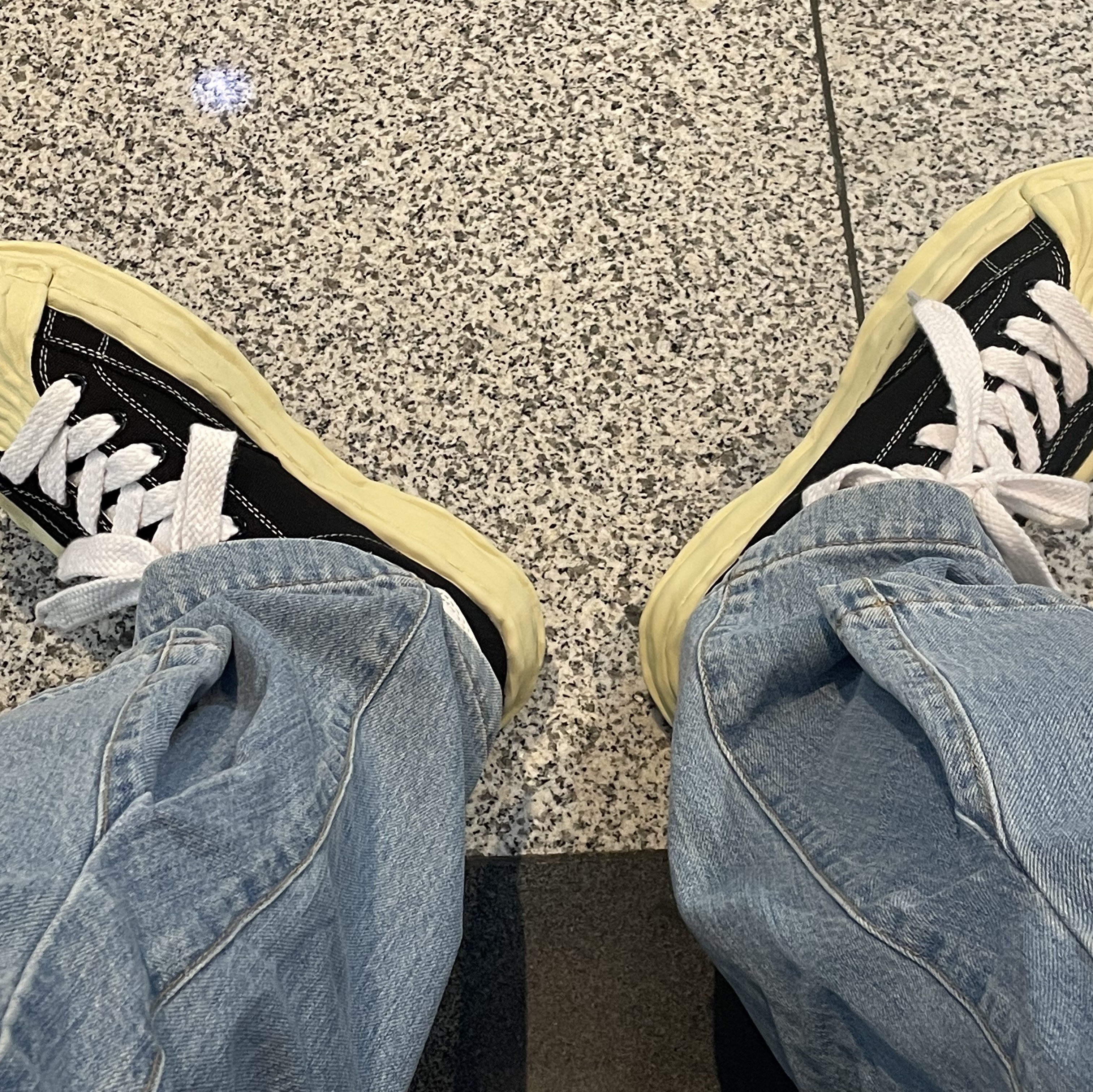 Maison Mihara Yasuhiro Blakey VL OG Sole Canvas Low-top Sneakers Black 착용 스타일