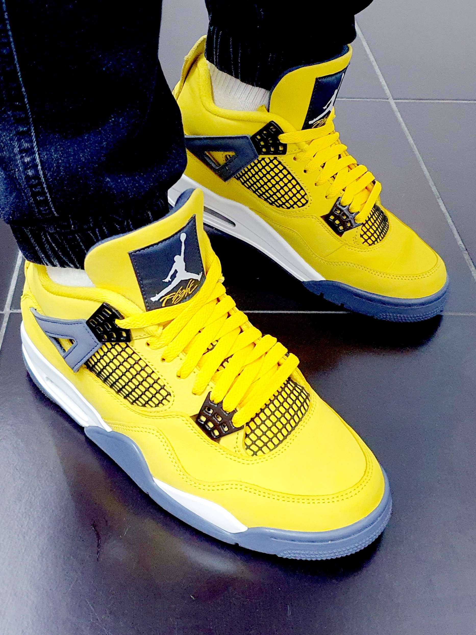 Jordan 4 Retro Tour Yellow 착용 스타일 - 5