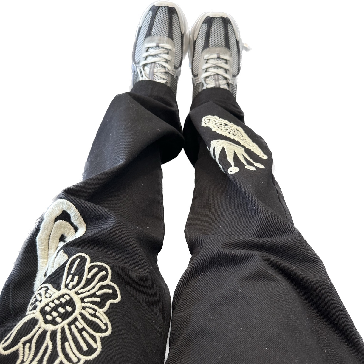 Stussy Noma Icon Beach Pants Washed Black, Nike Zoom Vomero 5 PRM Light Iron Ore and Flat Fewter 착용 스타일