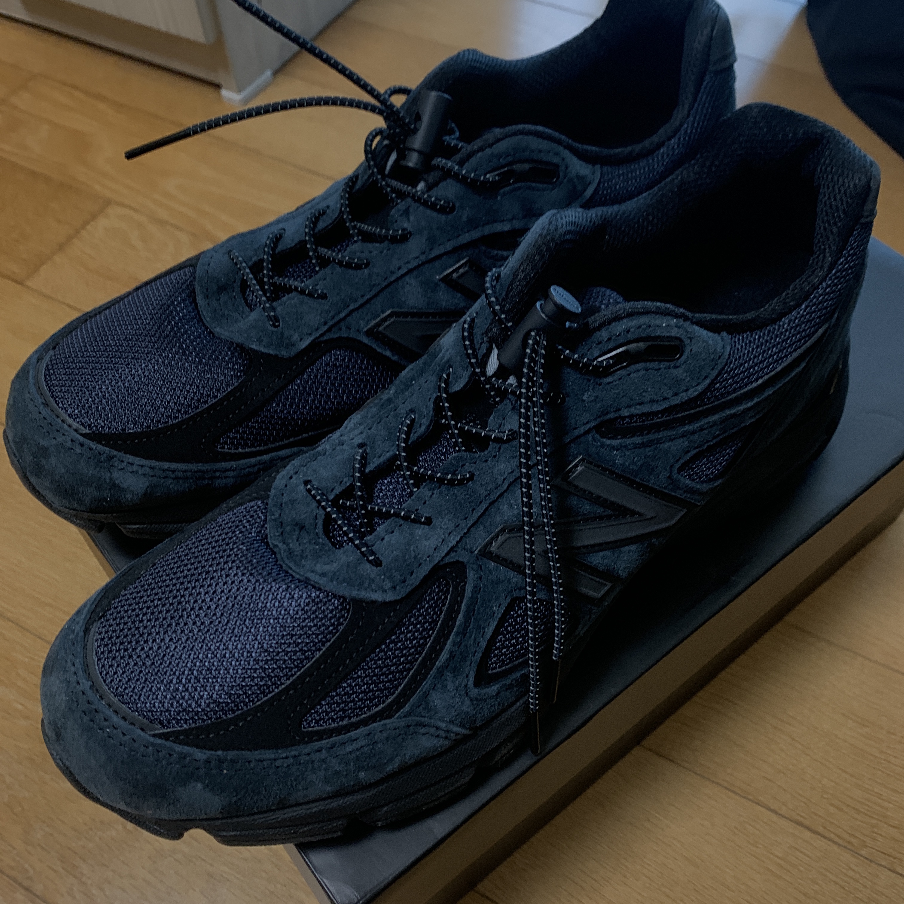 New Balance x JJJJound 990v4 Navy 착용 스타일 - 1