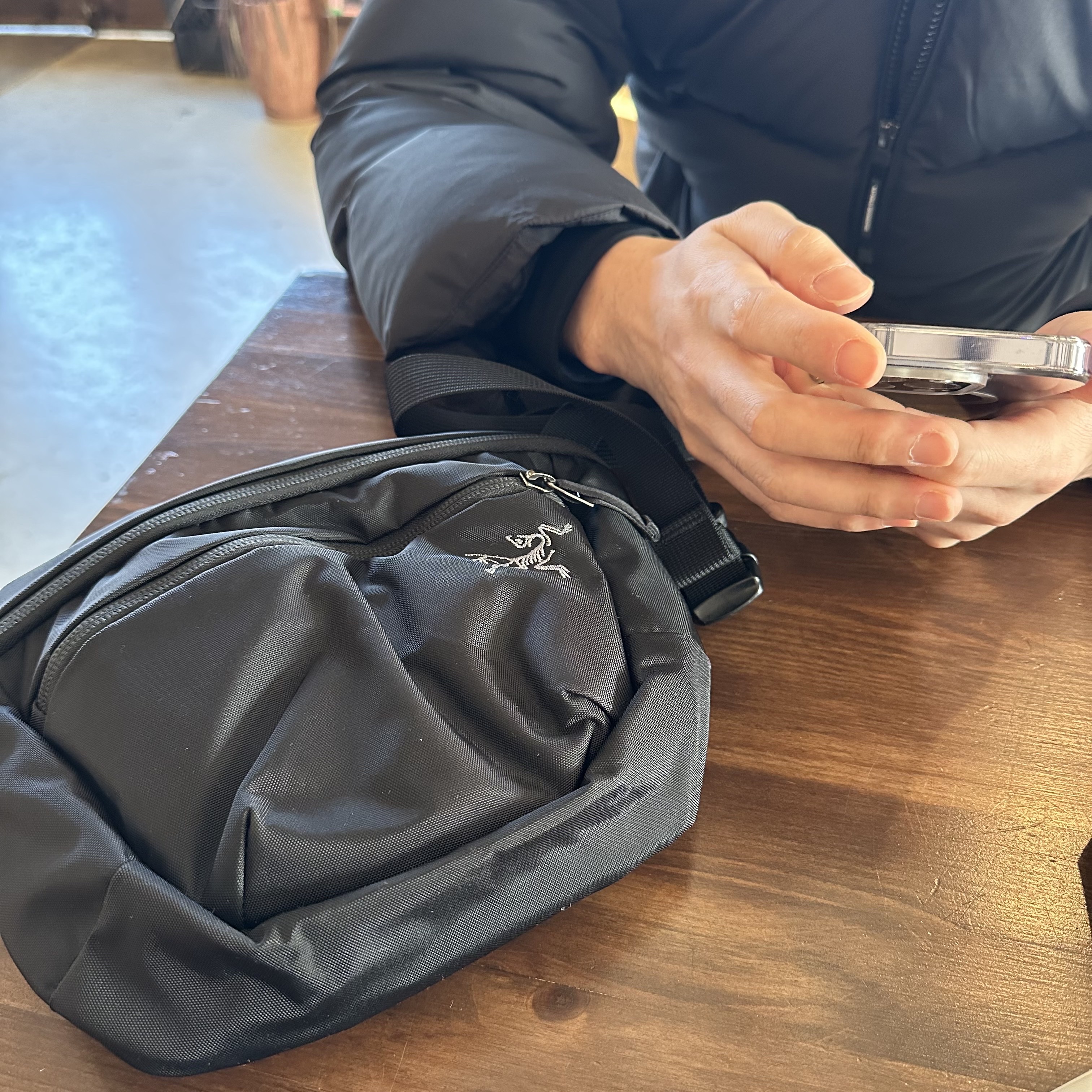 Arc'teryx Mantis 2 Waistpack Black 착용 스타일