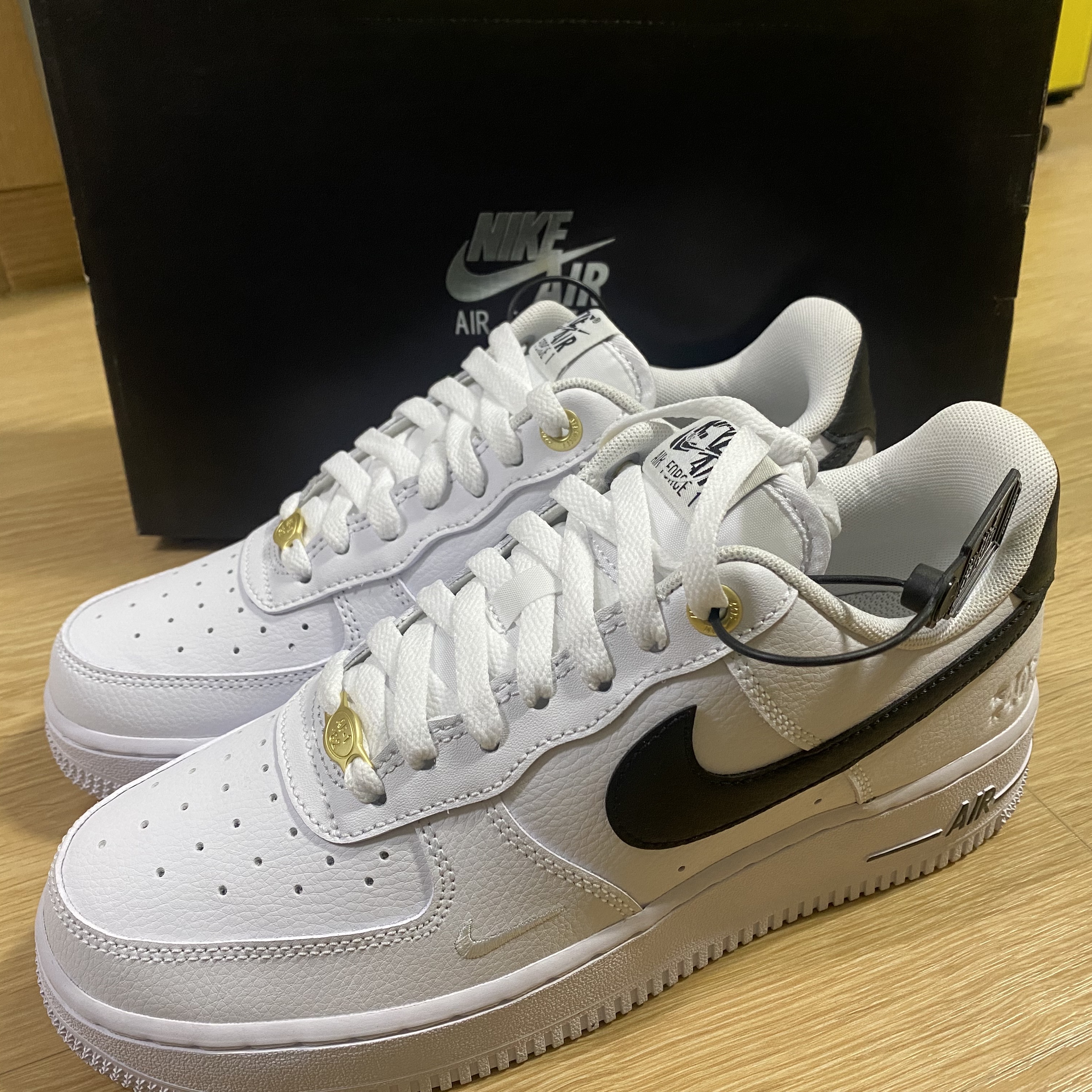 Nike Air Force 1 '07 LV8 40th Anniversary Join Forces White Black 착용 스타일 - 1