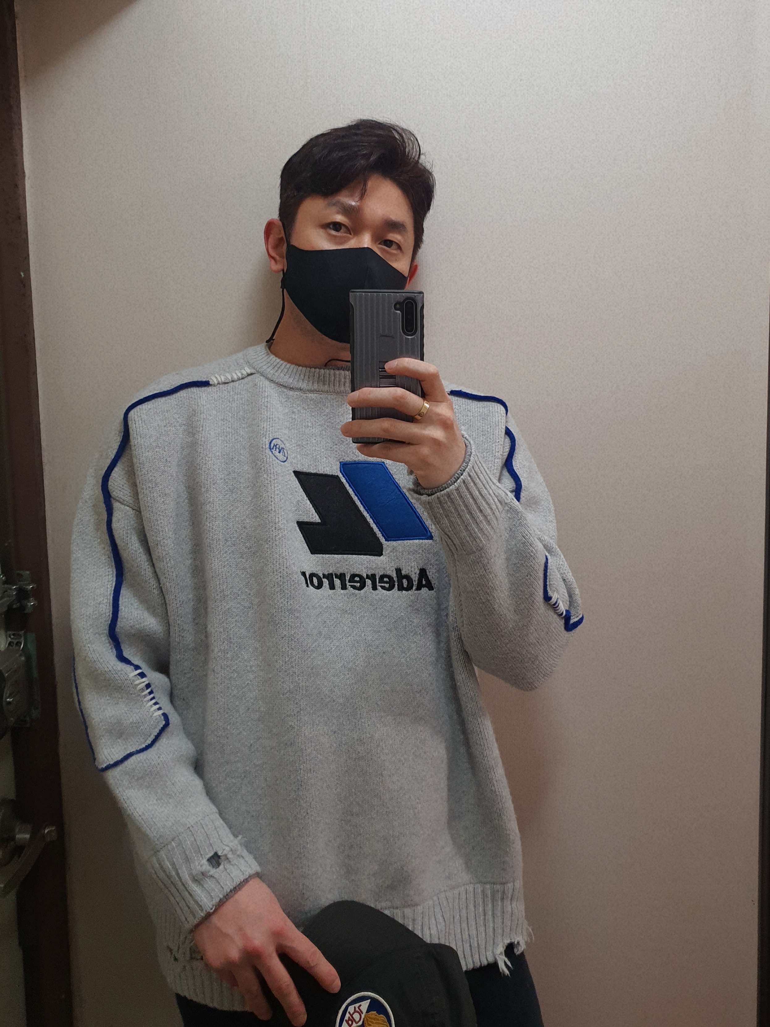 Zara x Ader Error Oversize Sweater Grey, Double RL Garment Dyeing Twill Ball Cap Black 착용 스타일 - 2