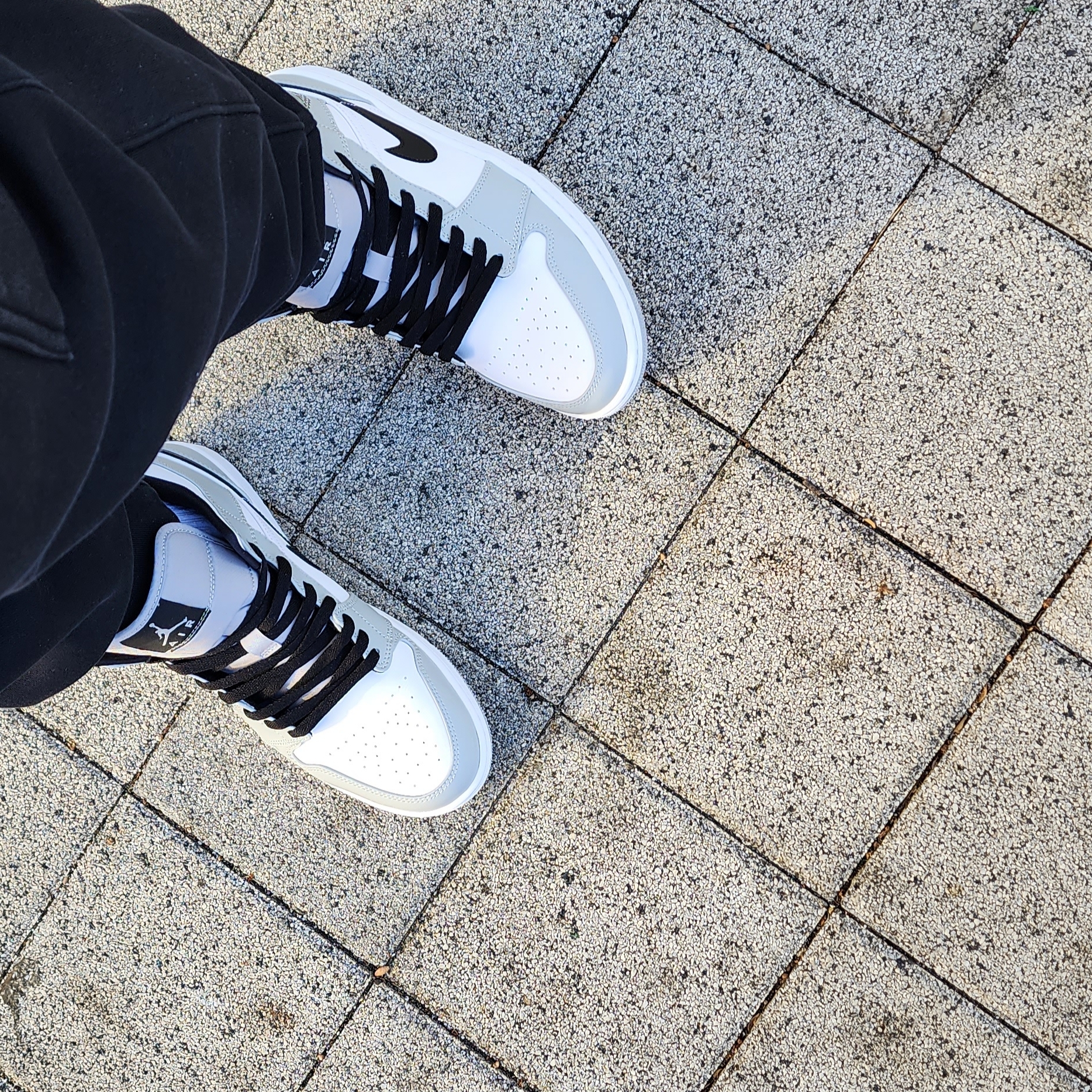 Jordan 1 Mid Light Smoke Grey 착용 스타일 - 1
