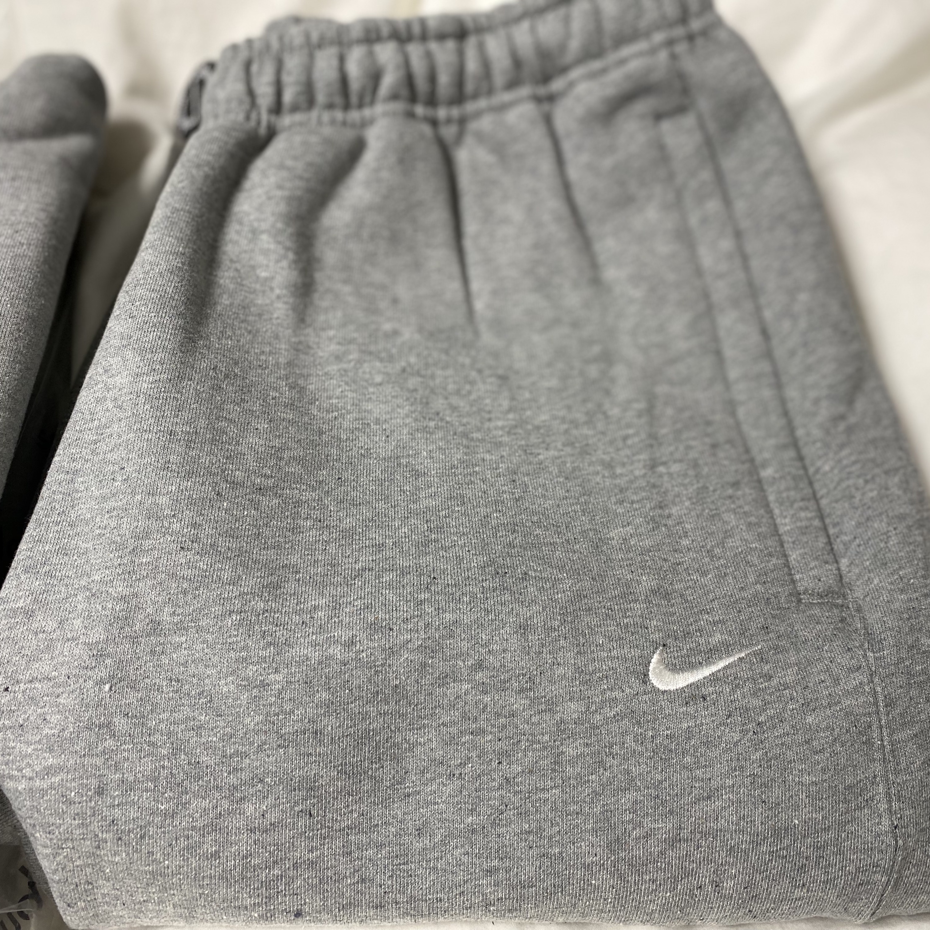 Nike NRG Solo Swoosh Fleece Pants Dark Grey Heather - US/EU, Nike NRG Solo Swoosh Fleece Hoodie Dark Grey Heather - US/EU 착용 스타일 - 3