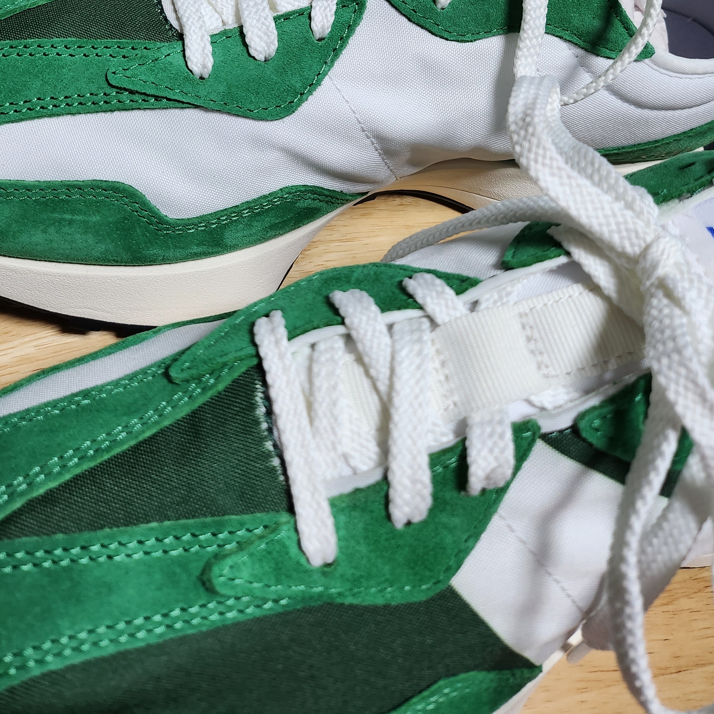 New Balance 327 Varsity Green 착용 스타일