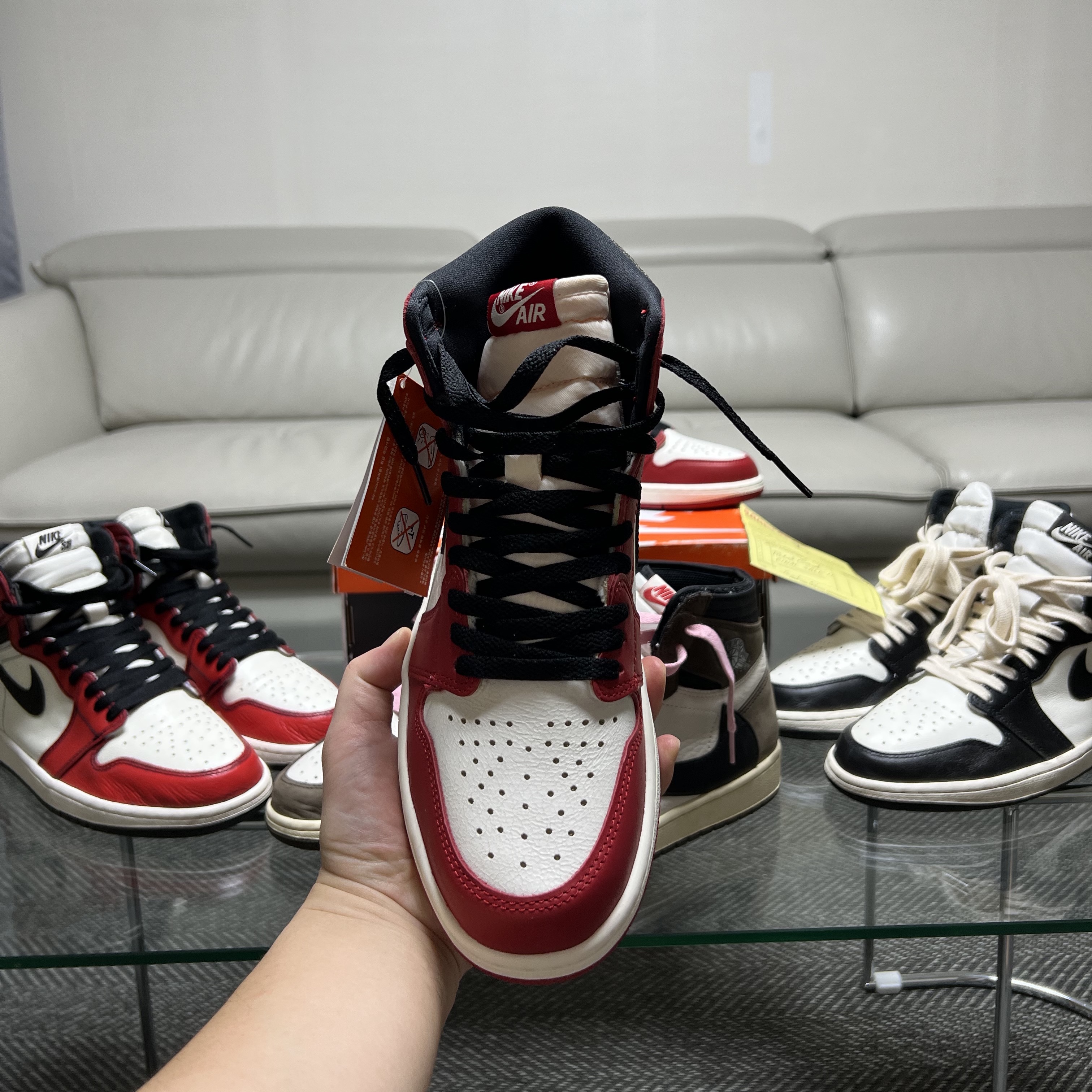 Jordan 1 Retro High OG Chicago 2022, Jordan 1 x Travis Scott Retro High OG SP Mocha 착용 스타일 - 3