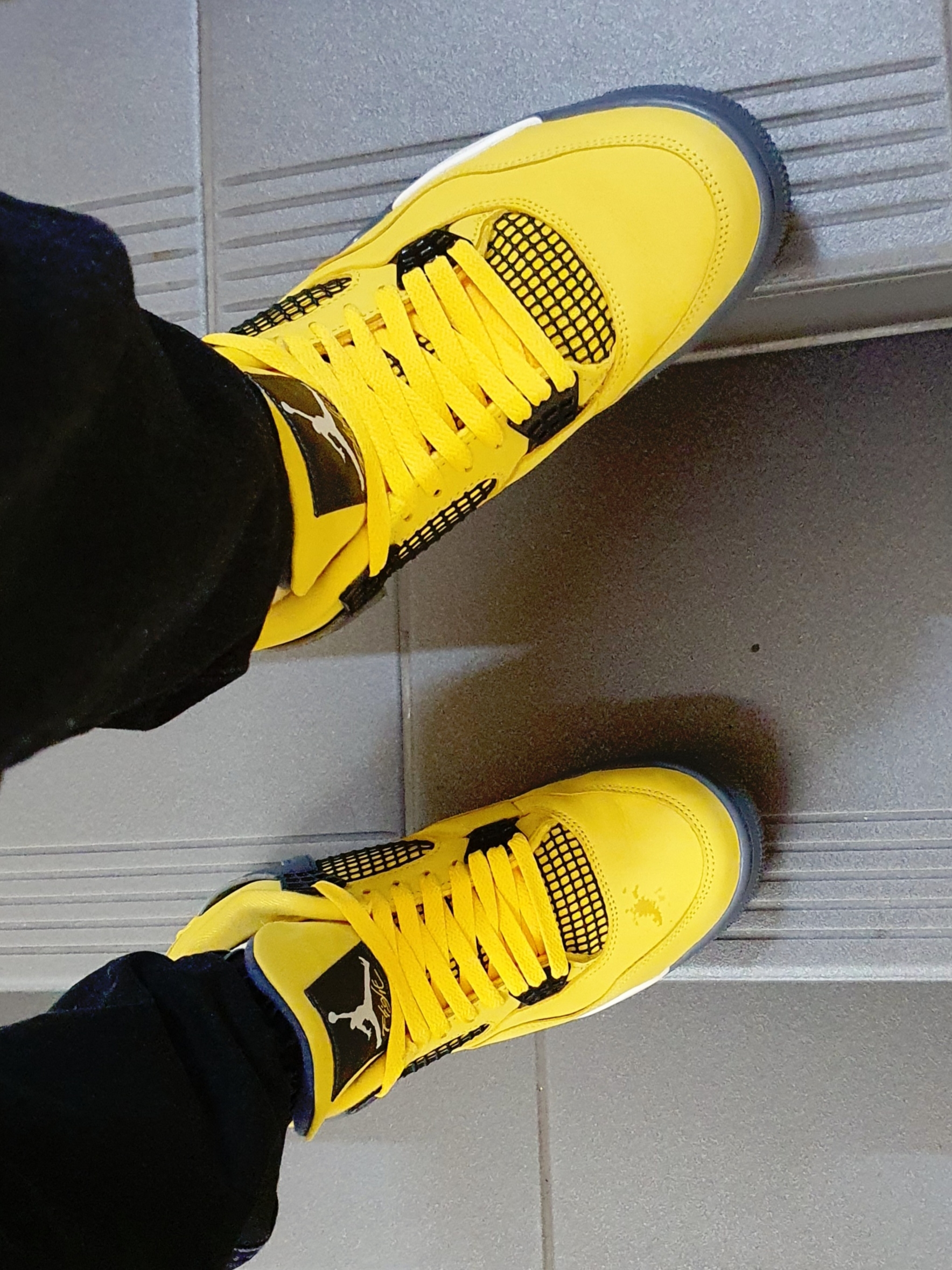 Jordan 4 Retro Tour Yellow 착용 스타일 - 4