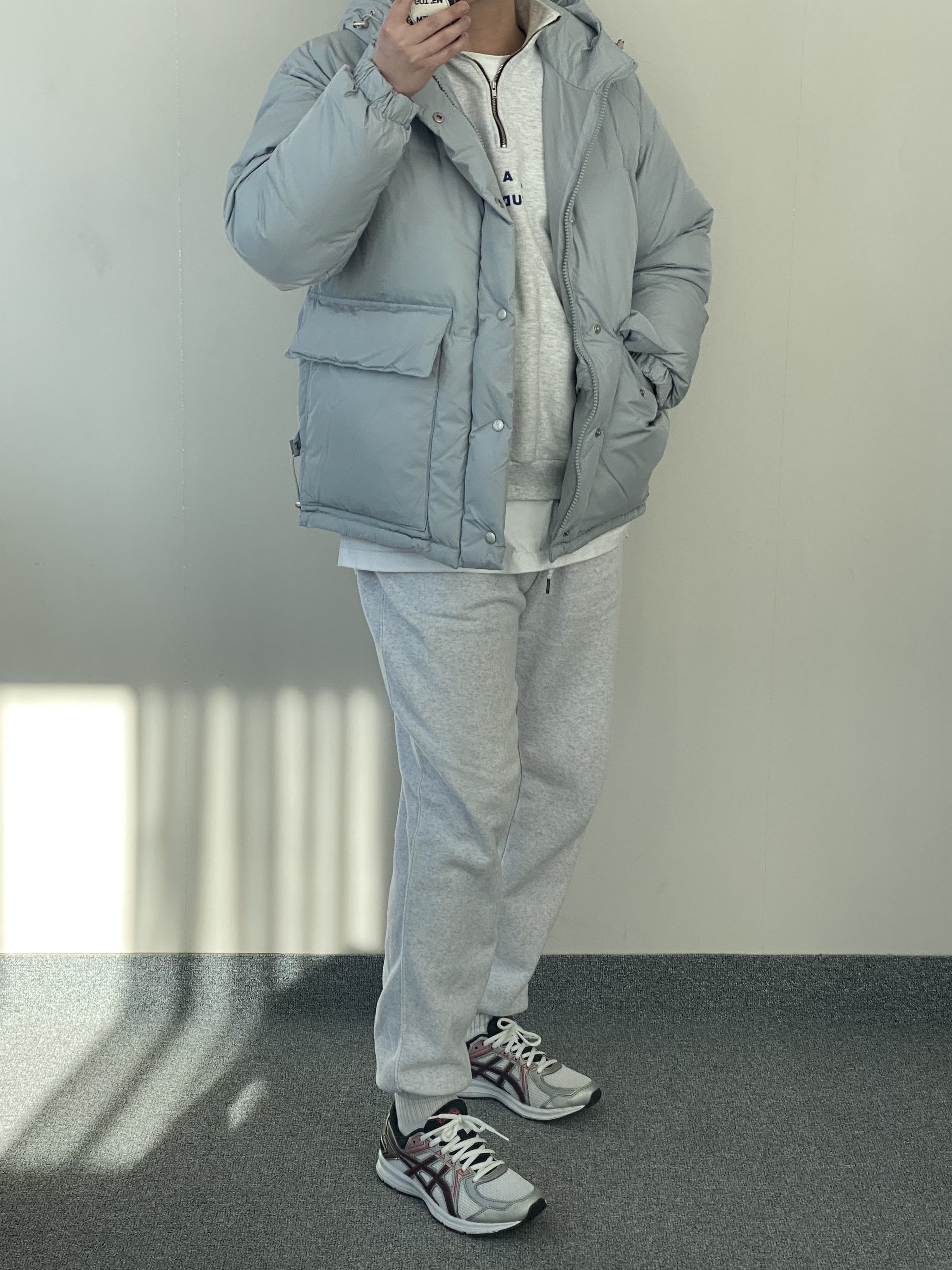 IAB Studio Half Zip Pullover Light Gray 착용 스타일