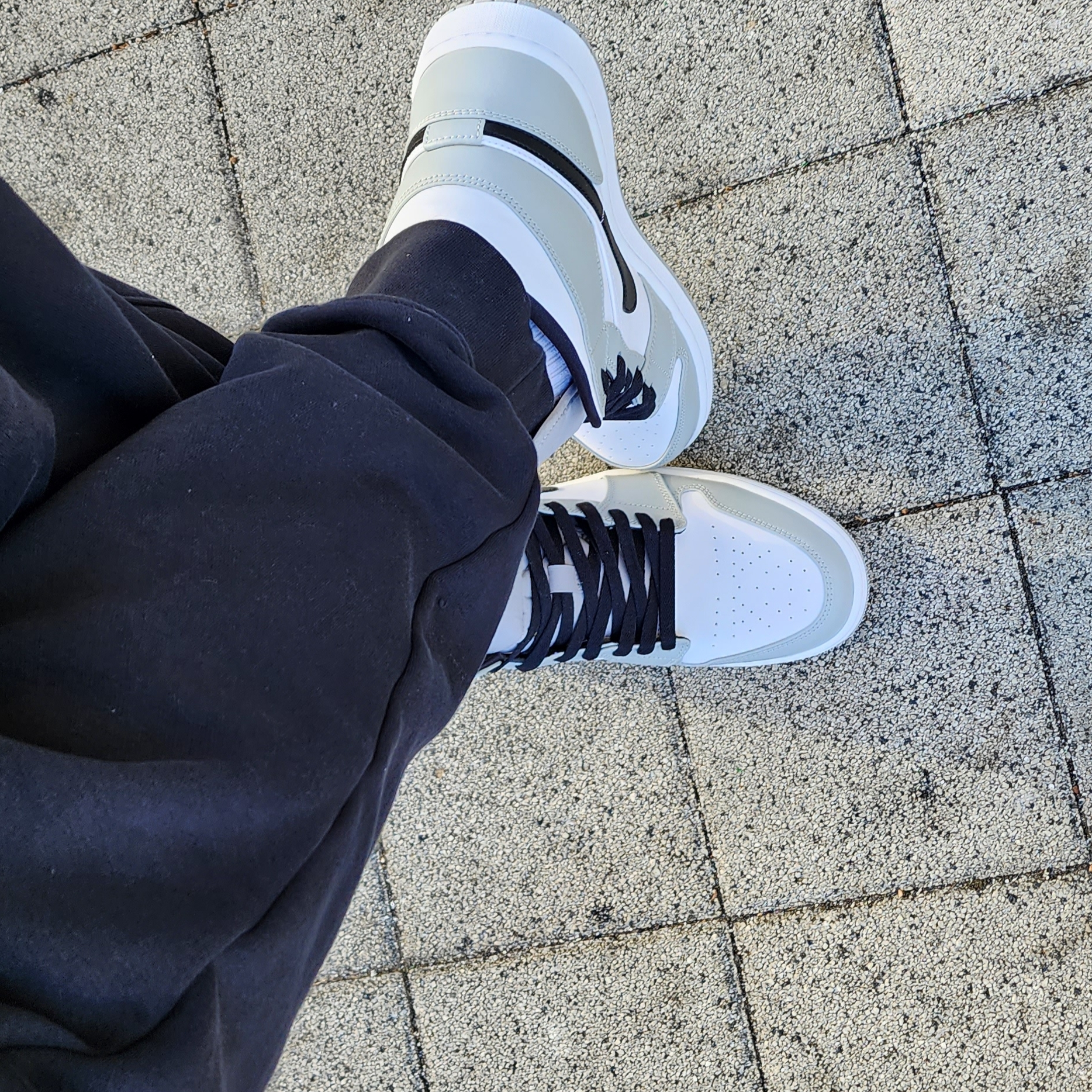 Jordan 1 Mid Light Smoke Grey 착용 스타일 - 2