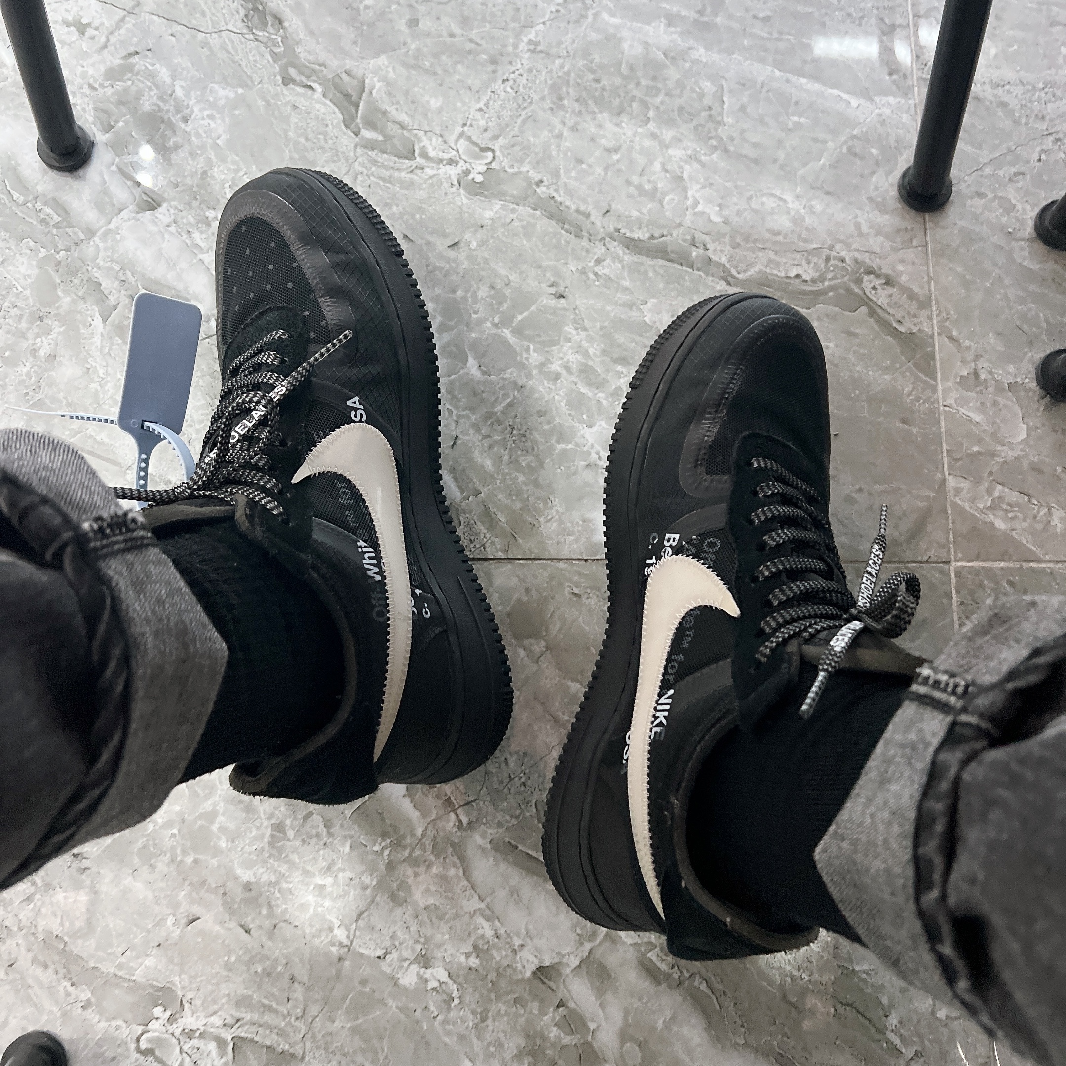 Nike x Off-White Air Force 1 Low Black White 착용 스타일
