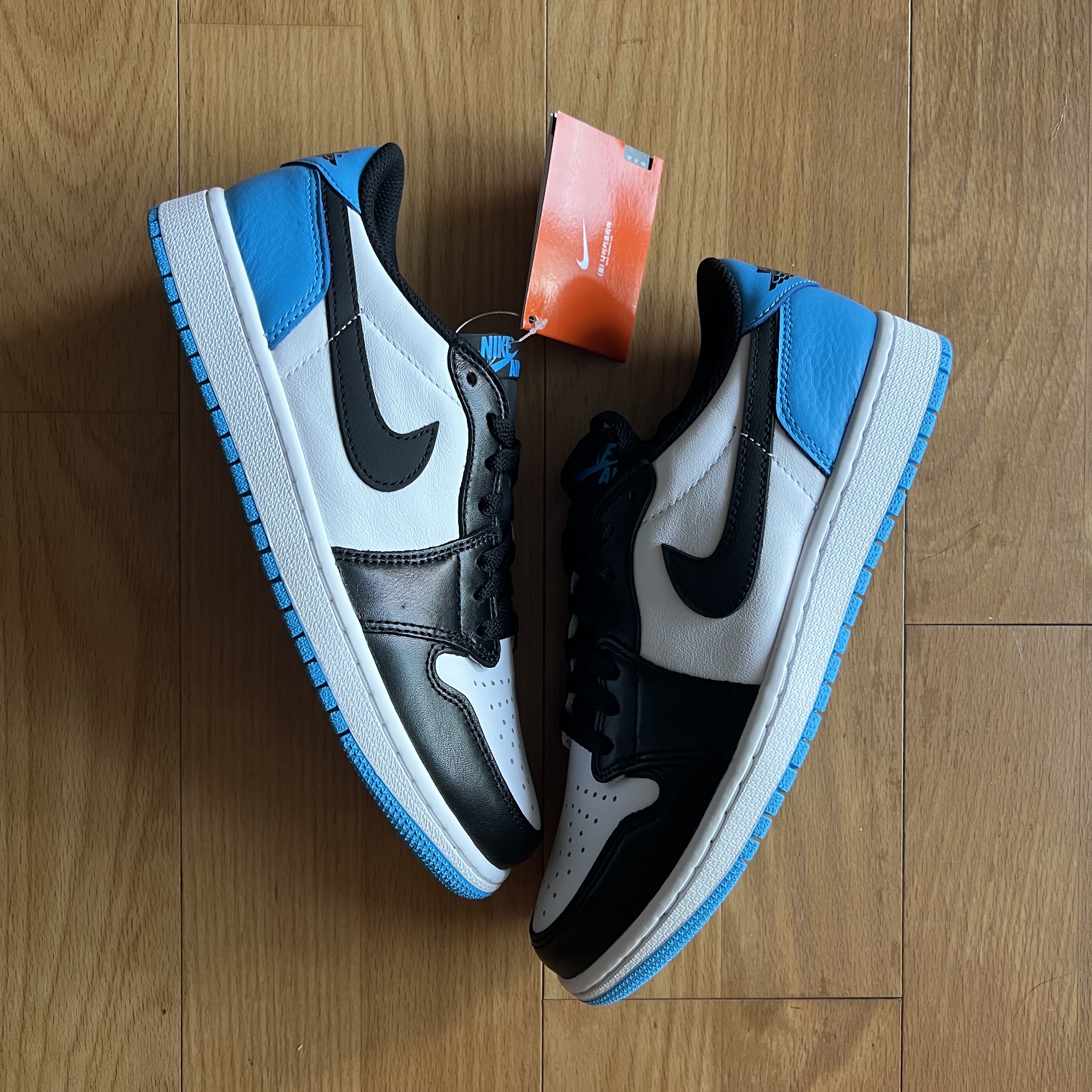 Jordan 1 Retro Low OG Black and Dark Powder Blue 착용 스타일