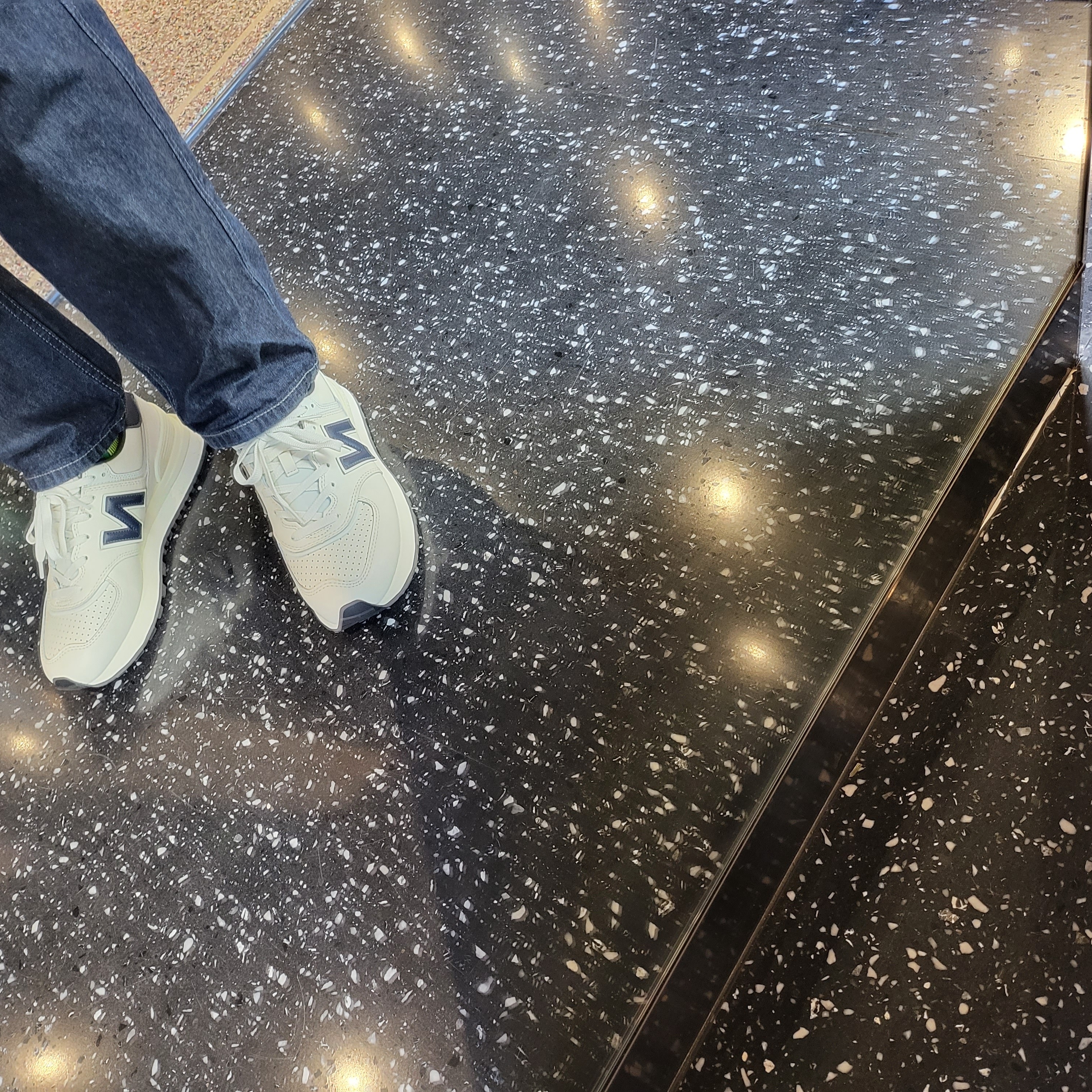 New Balance 574 Legacy Angora Outerspace 착용 스타일