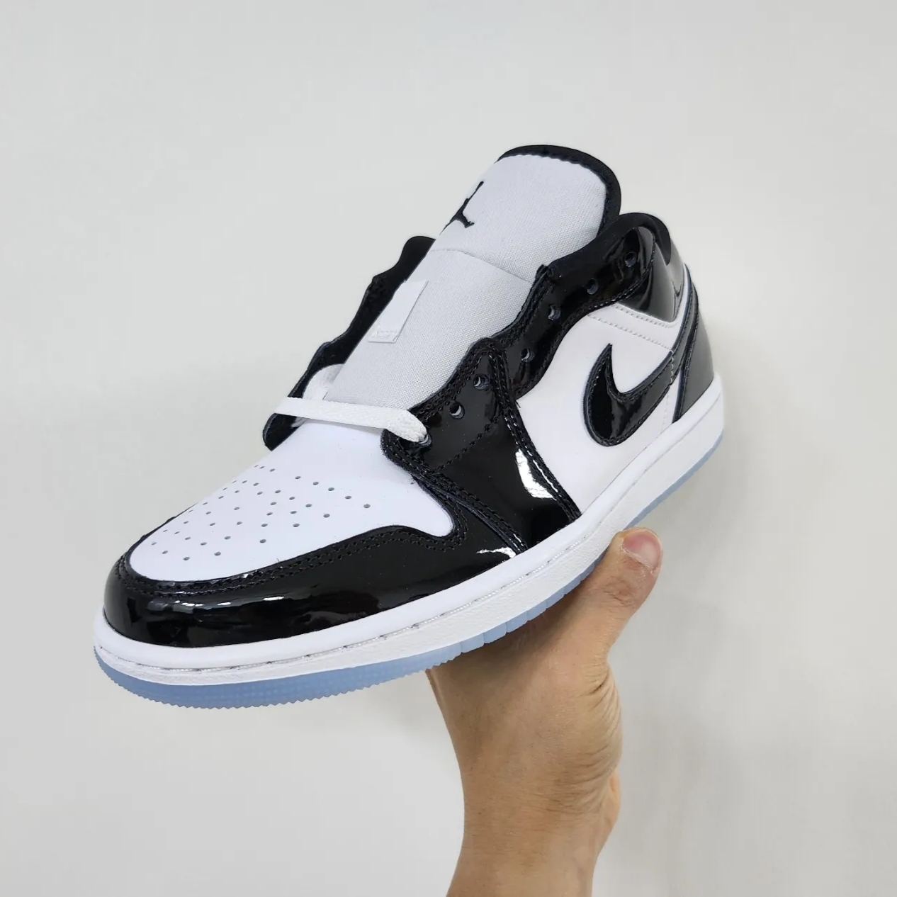 Jordan 1 Low SE Concord 착용 스타일 - 1