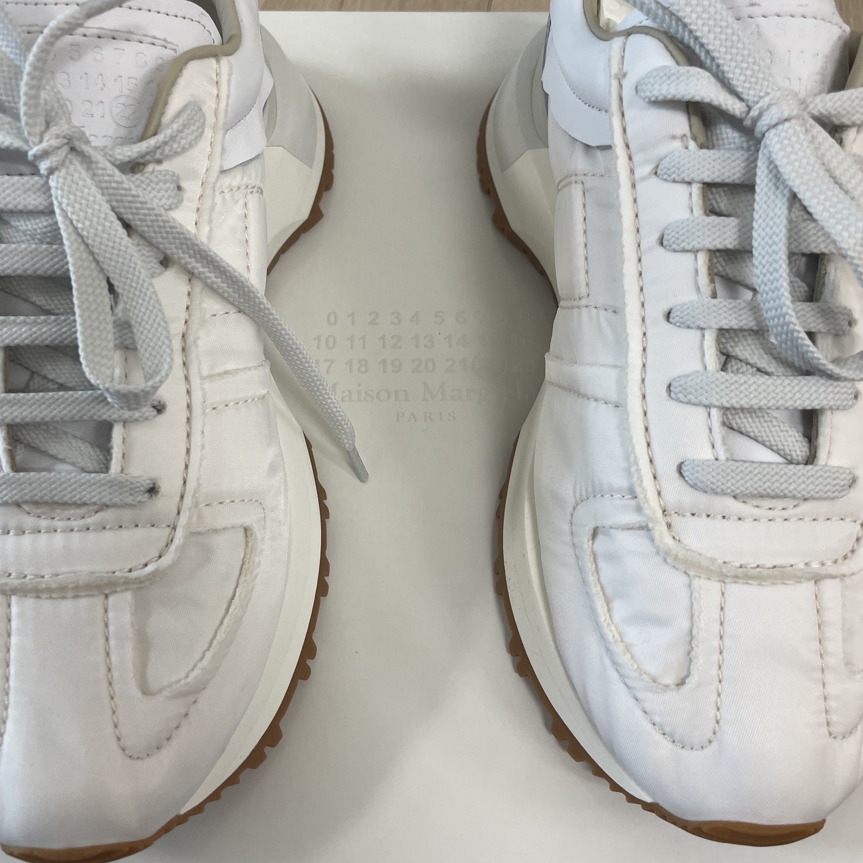 Maison Margiela Runner Evolution Sneakers White 착용 스타일