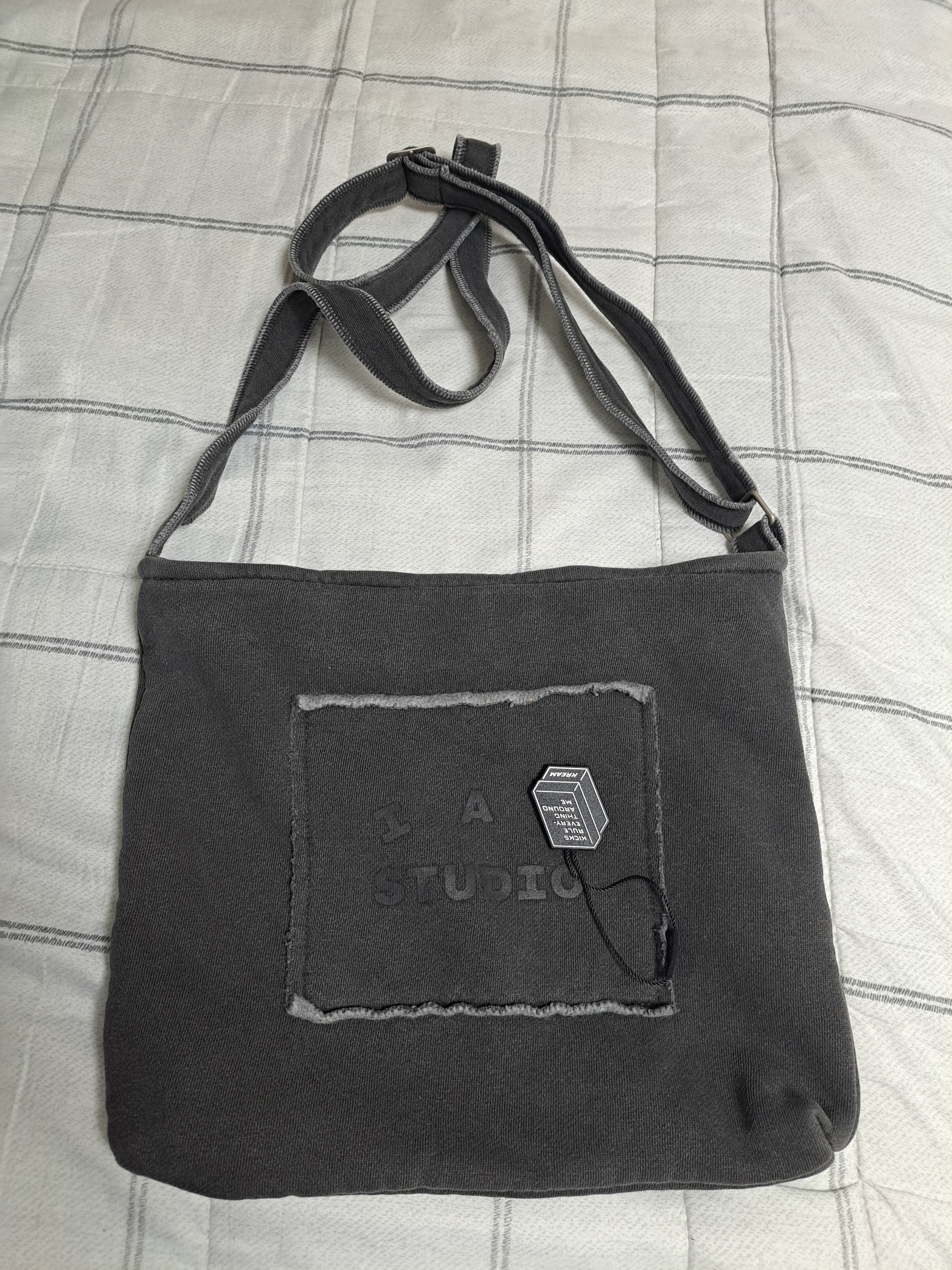 IAB Studio Pigment Sweatshirt & Mini Bag Black, IAB Studio Pigment Sweatshirt Black 착용 스타일 - 2