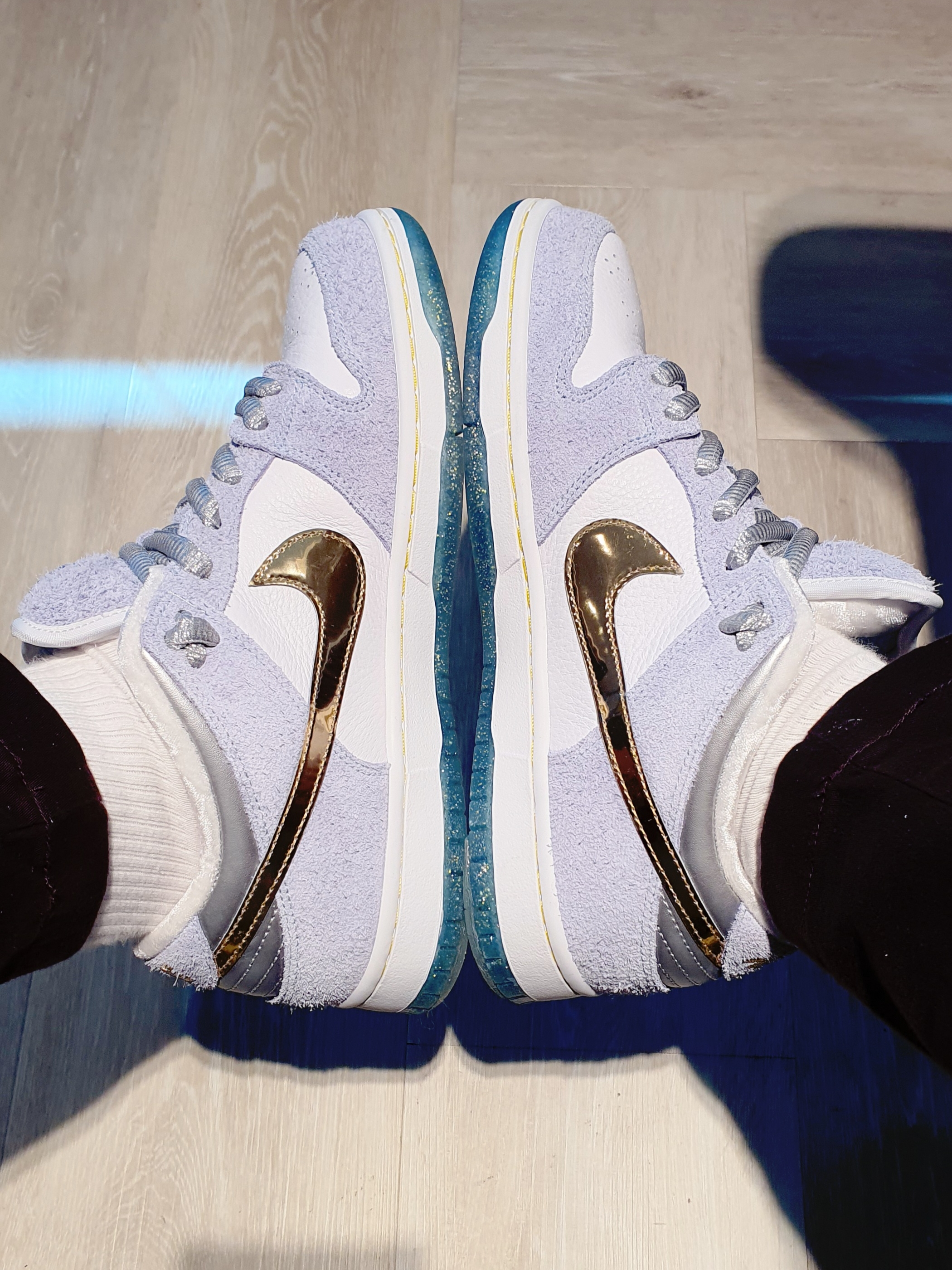 Nike x Sean Cliver SB Dunk Low Holiday Special 착용 스타일