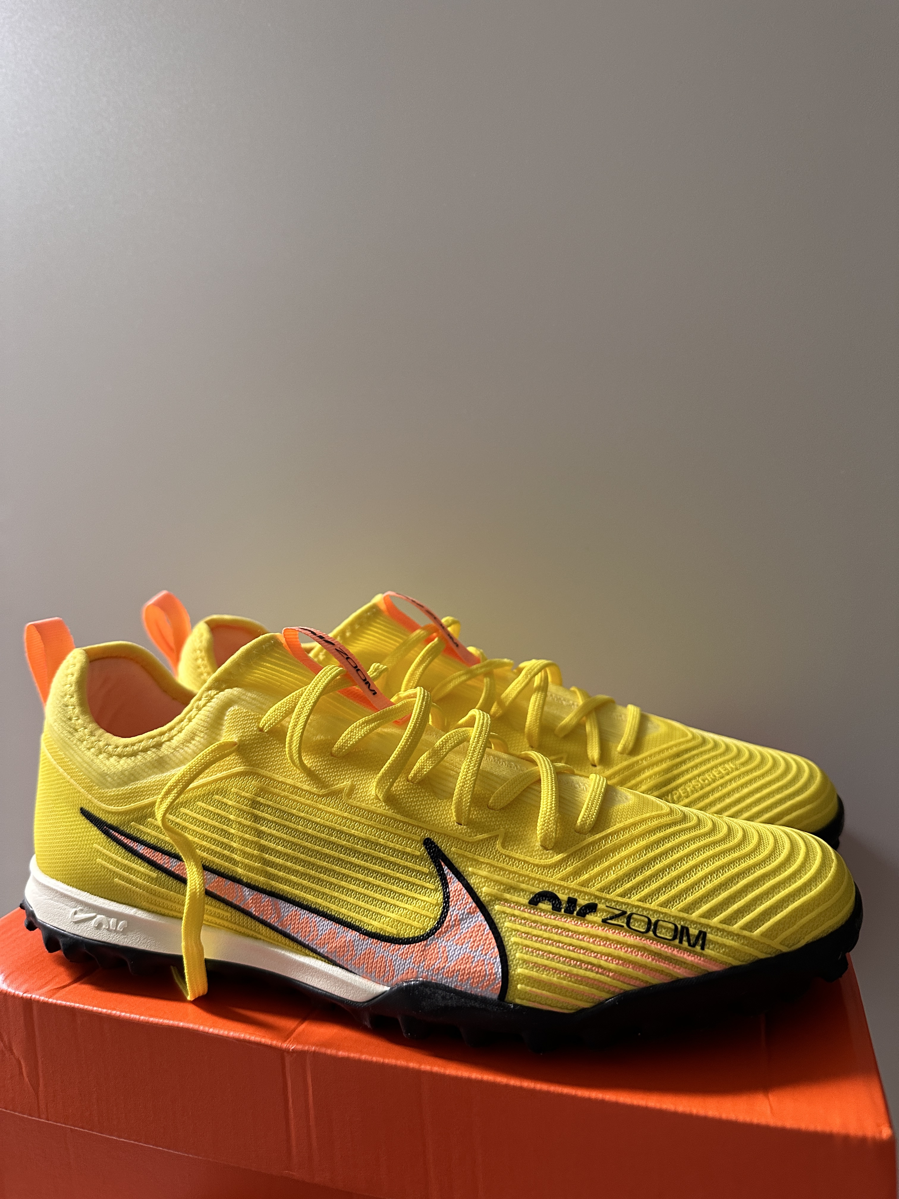 Nike Zoom Mercurial Vapor 15 Pro TF Yellow Strike 착용 스타일