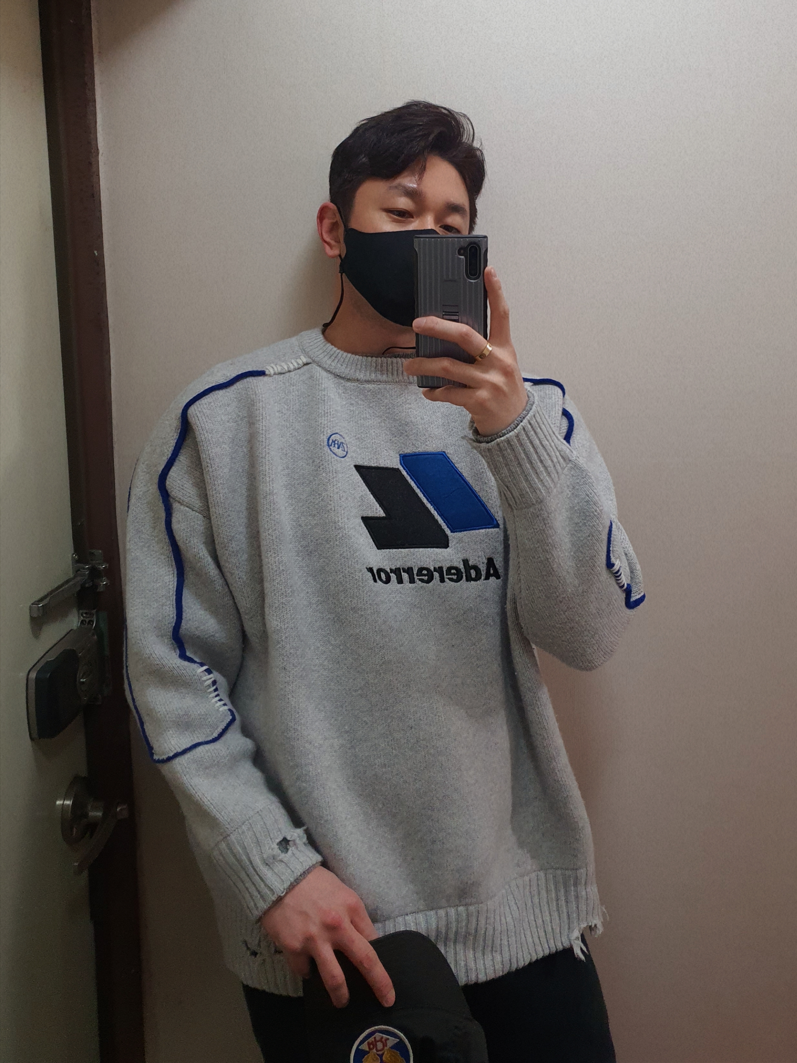 Zara x Ader Error Oversize Sweater Grey, Double RL Garment Dyeing Twill Ball Cap Black 착용 스타일 - 1