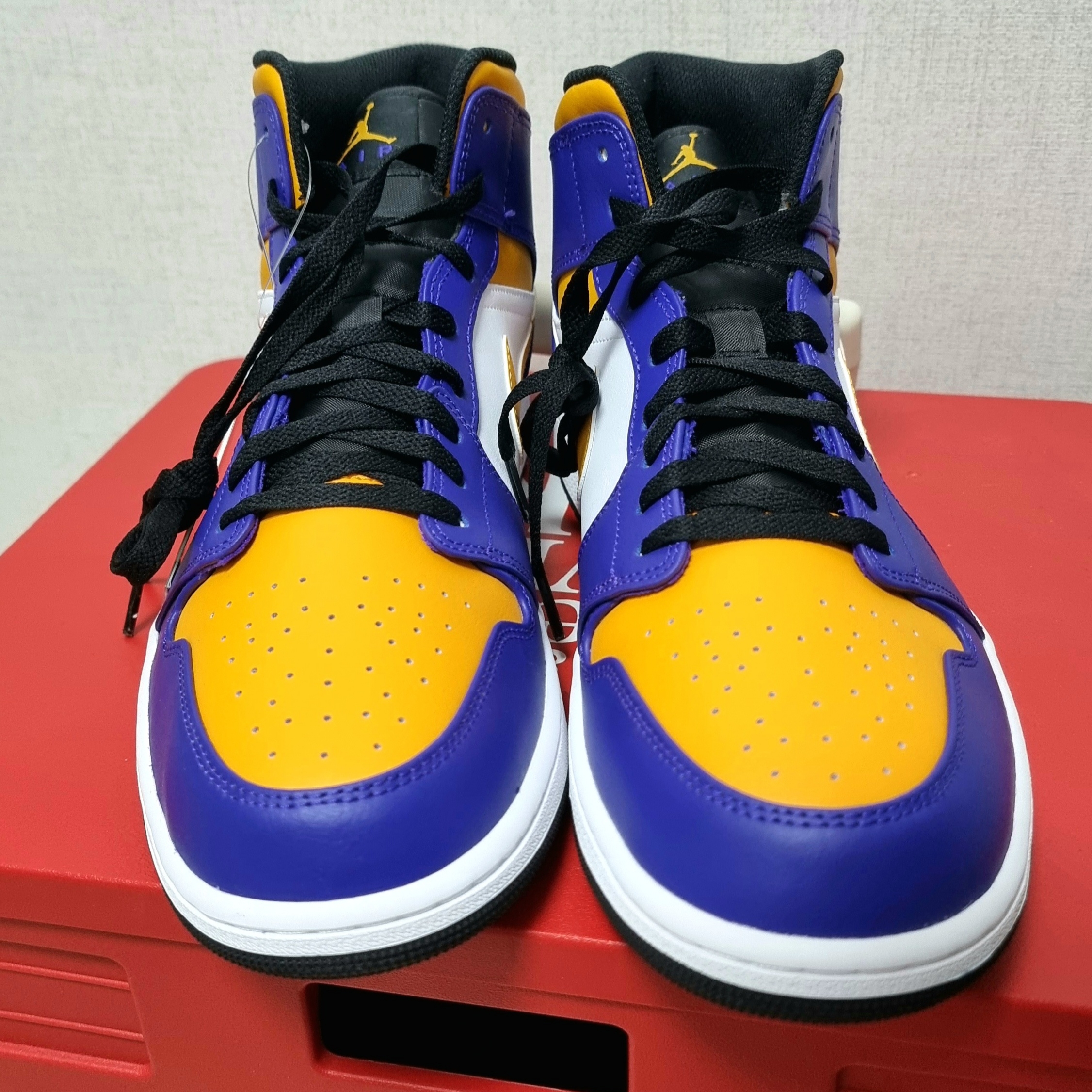 Jordan 1 Mid Dark Concord Taxi 착용 스타일