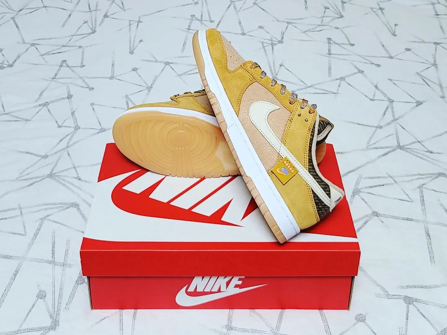 Nike Dunk Low SE Praline Desert Ochre 착용 스타일 - 4