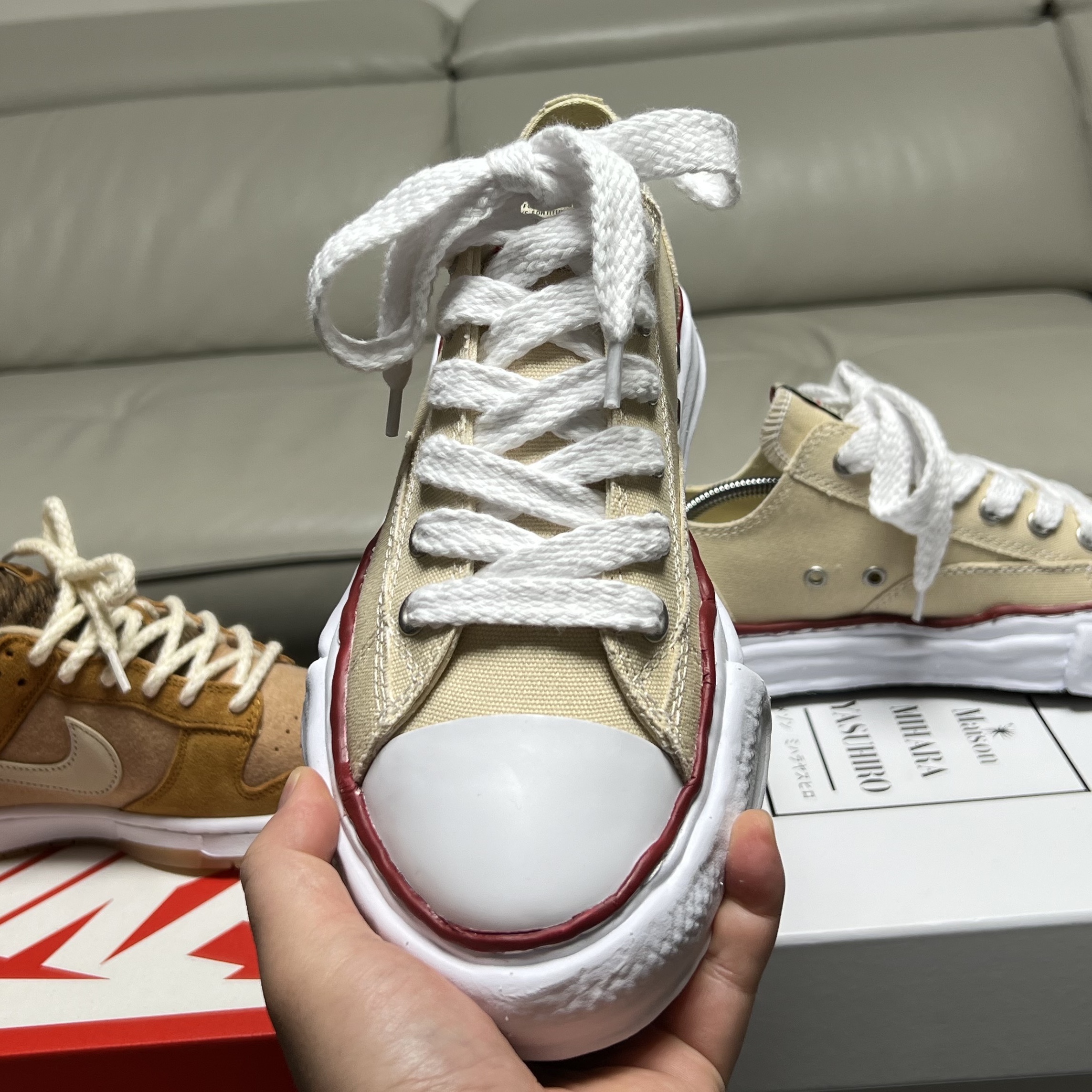 Maison Mihara Yasuhiro Peterson OG Sole Canvas Low-top Sneakers Natural 착용 스타일 - 3