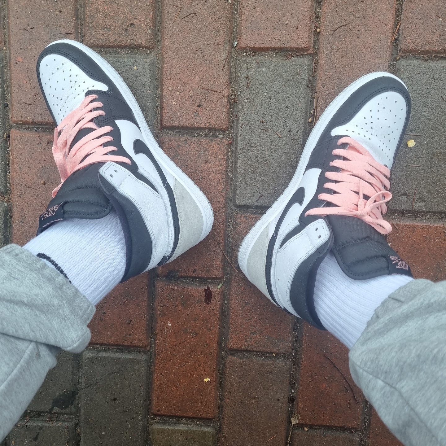 Jordan 1 Retro High OG Bleached Coral 착용 스타일