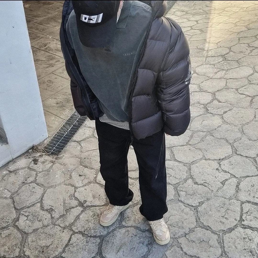 Palace Pertex Frost Balaclava Puffa Black - 22FW, Nike x Billie Eilish Air Force 1 Low '07 SP Mushroom 착용 스타일 - 2