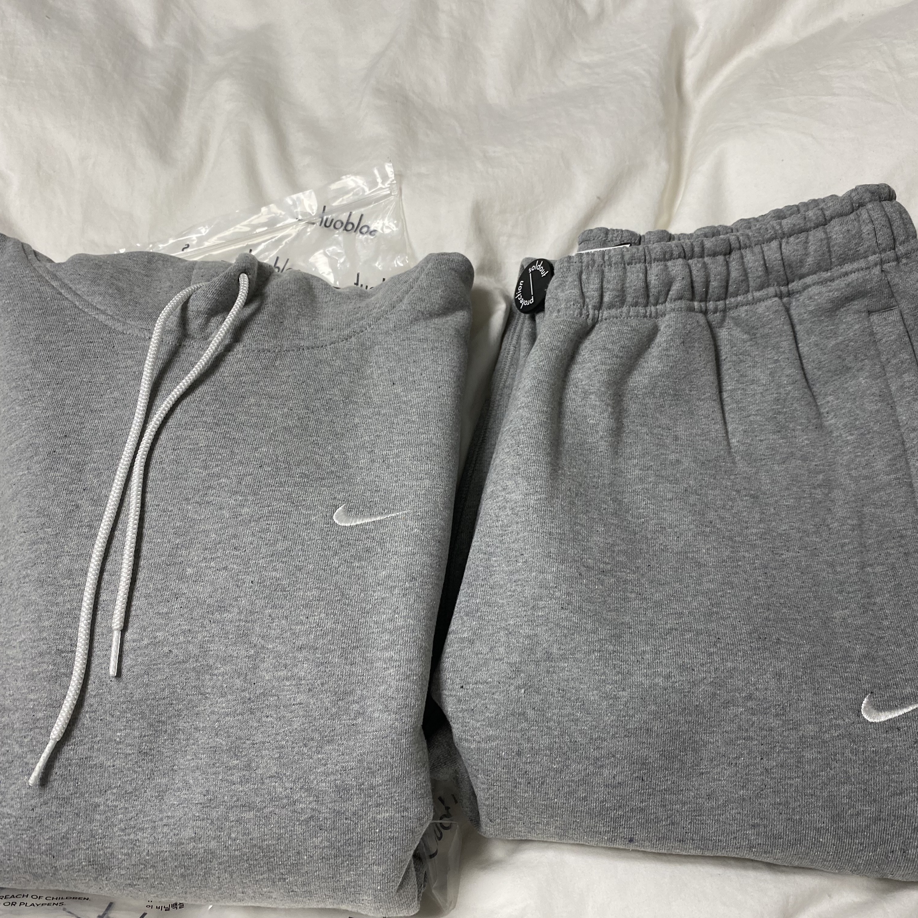Nike NRG Solo Swoosh Fleece Pants Dark Grey Heather - US/EU, Nike NRG Solo Swoosh Fleece Hoodie Dark Grey Heather - US/EU 착용 스타일 - 1