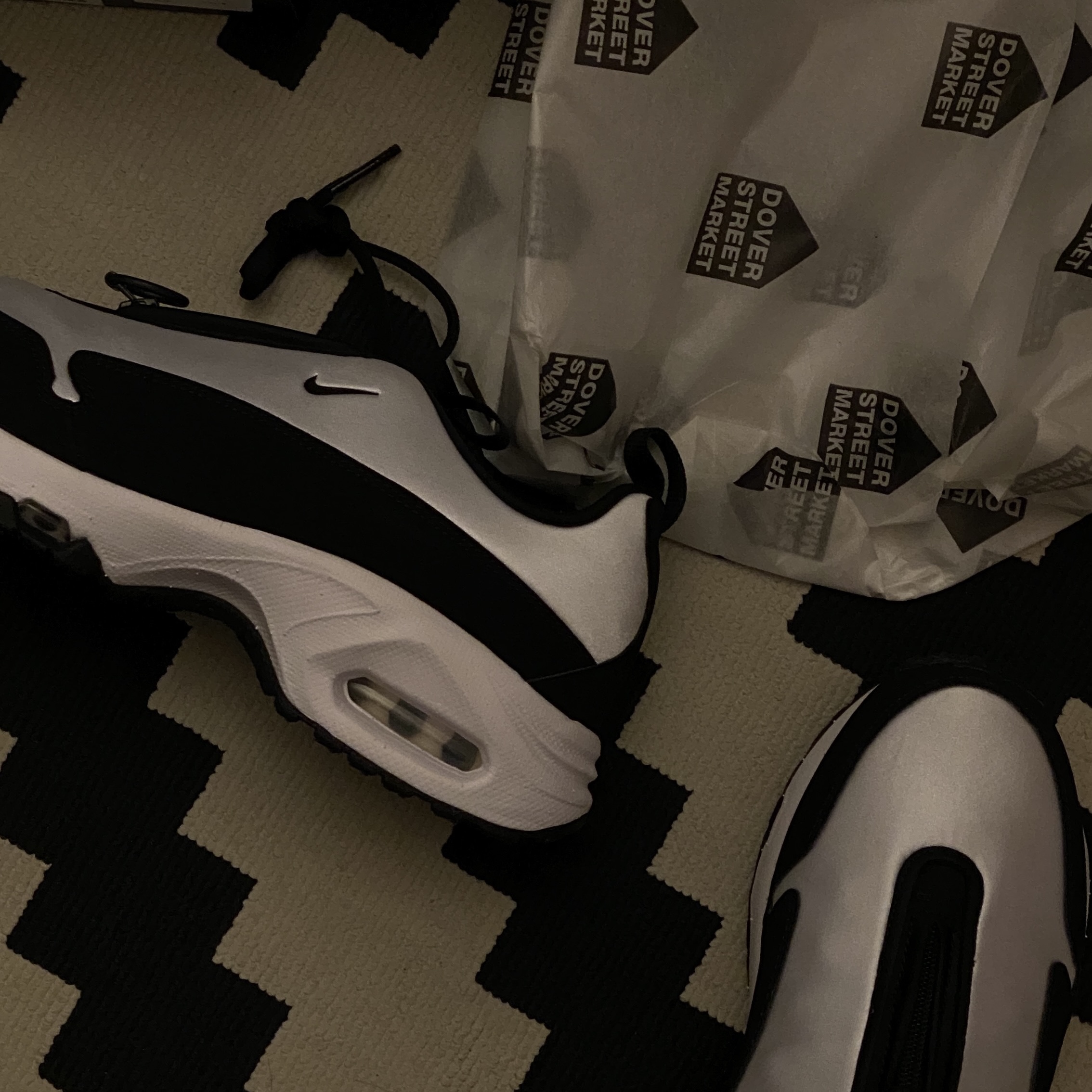 Nike x Comme des Garcons Homme Plus Air Max Sunder SP White Black 착용 스타일