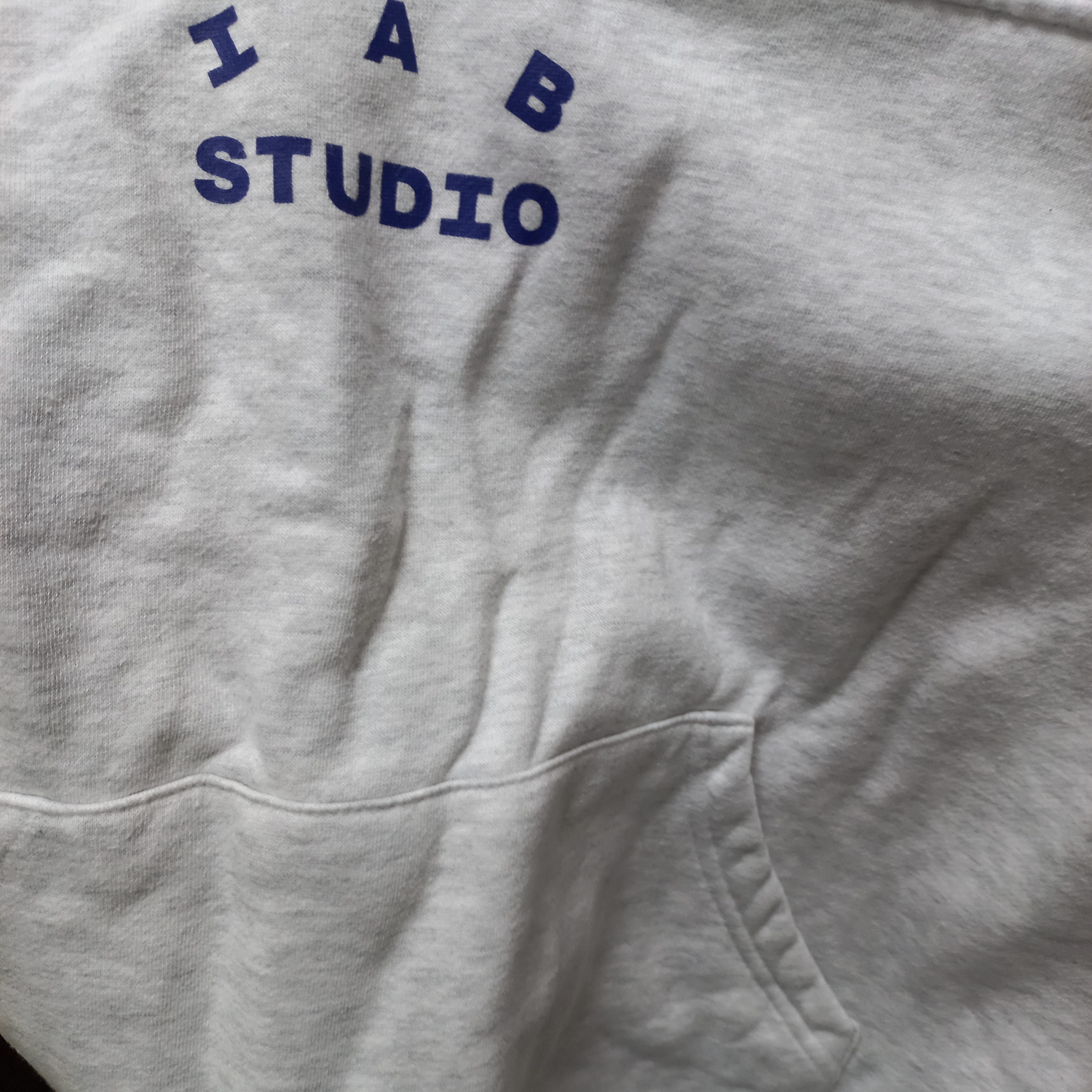 IAB Studio Half Zip Pullover Light Gray 착용 스타일