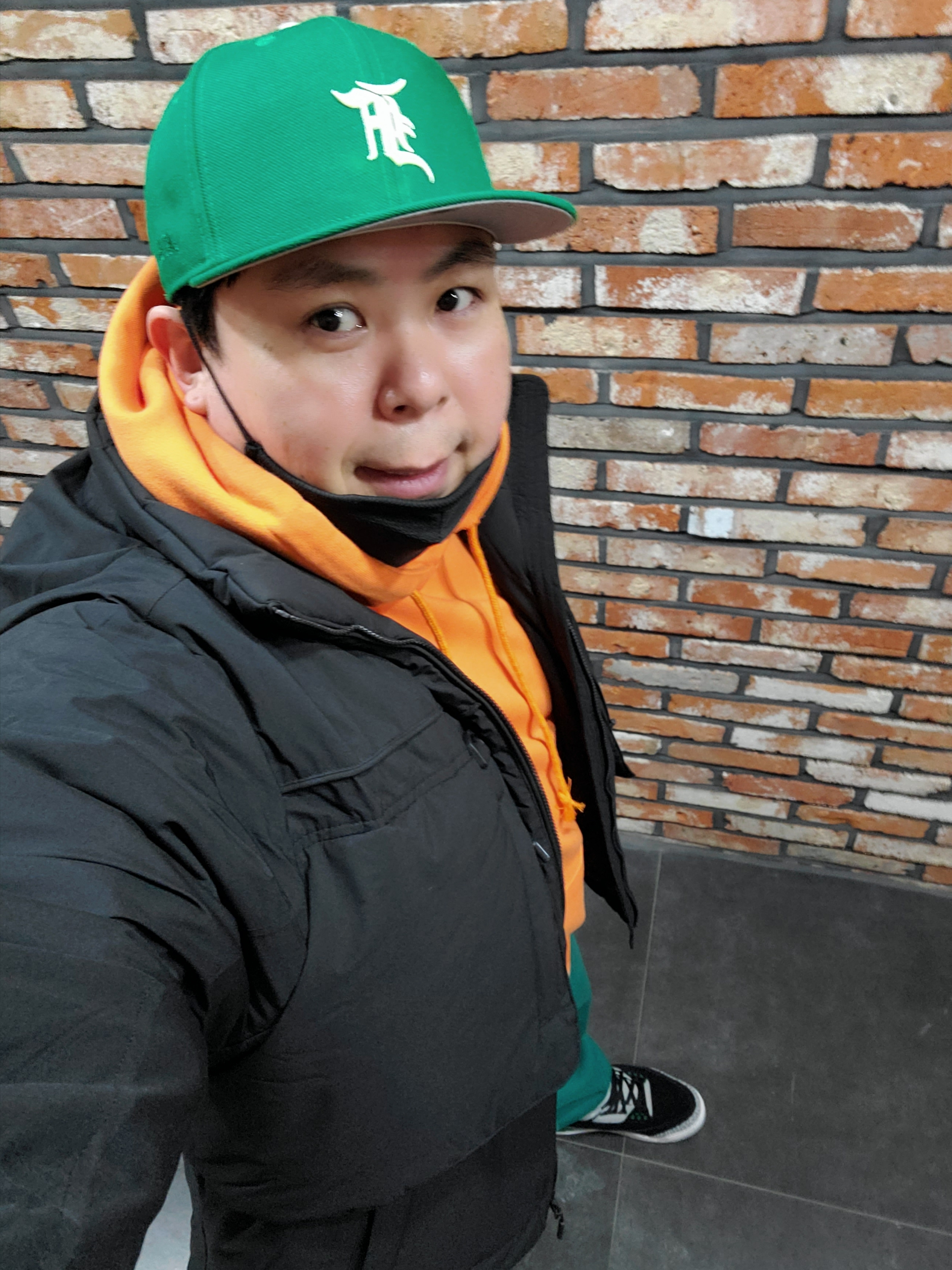 Essentials x New Era Sized Cap Kelly Green, Jordan 3 Retro Pine Green 착용 스타일