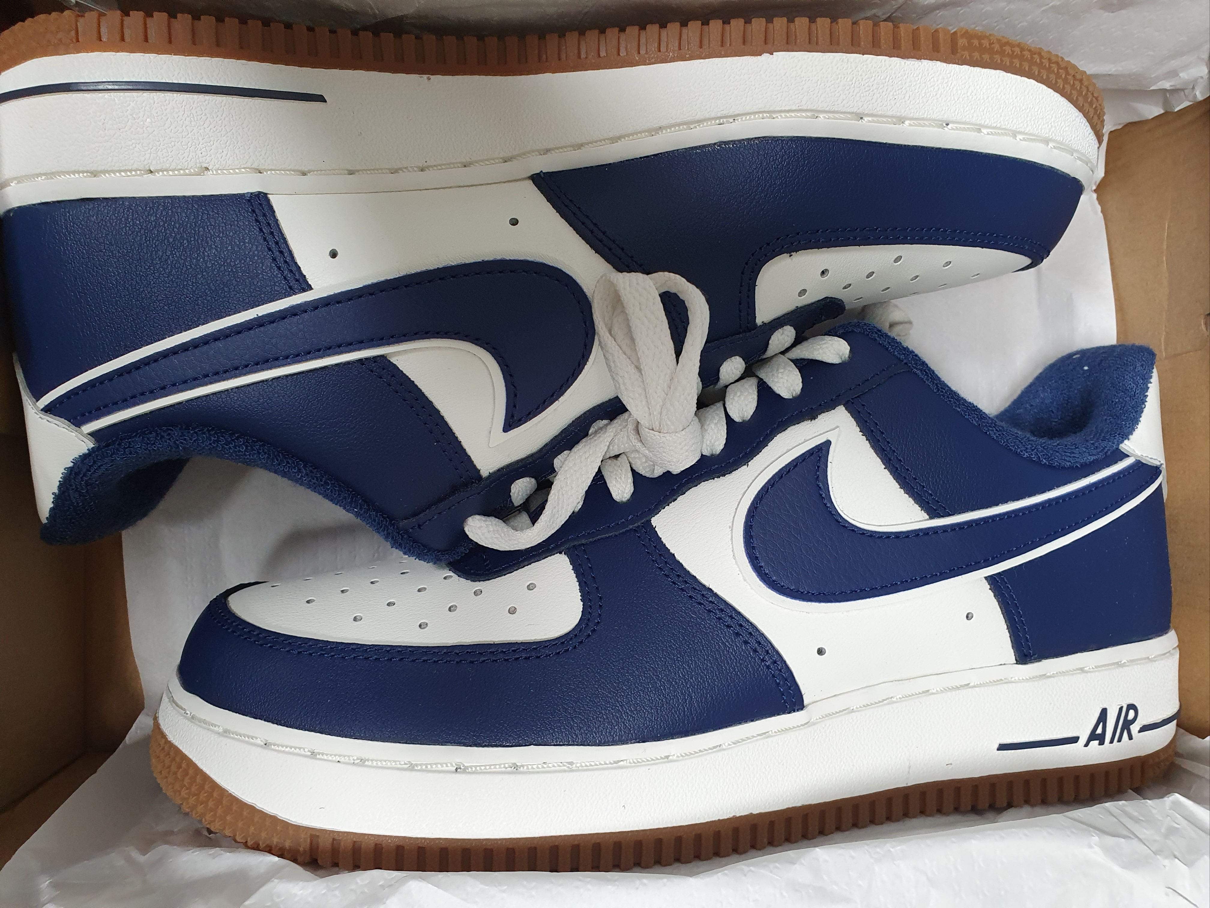 Nike Air Force 1 '07 LV8 Midnight Navy 착용 스타일