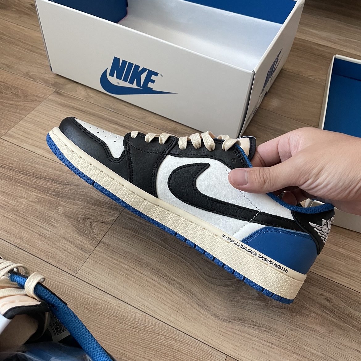 Jordan 1 x Travis Scott x Fragment Retro Low OG SP Military Blue 착용 스타일