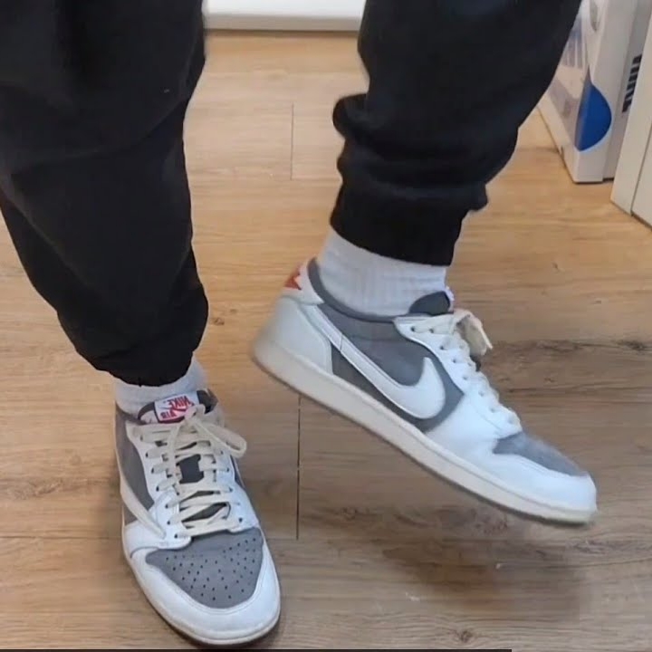 Jordan 1 x Travis Scott Retro Low OG SP Sail and Ridgerock 착용 스타일