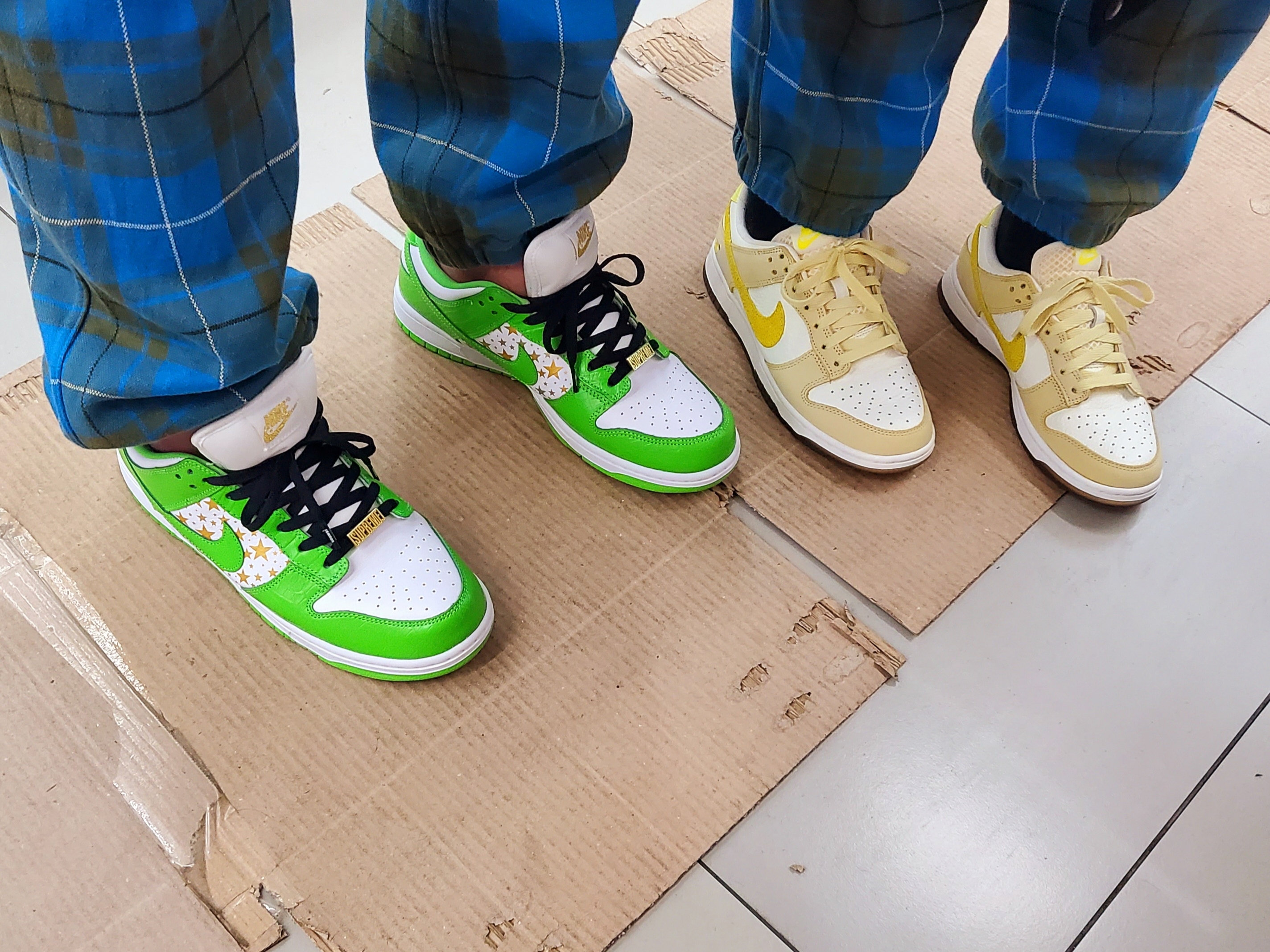 Nike x Supreme SB Dunk Low Mean Green, (W) Nike Dunk Low Lemon Drop 착용 스타일 - 1