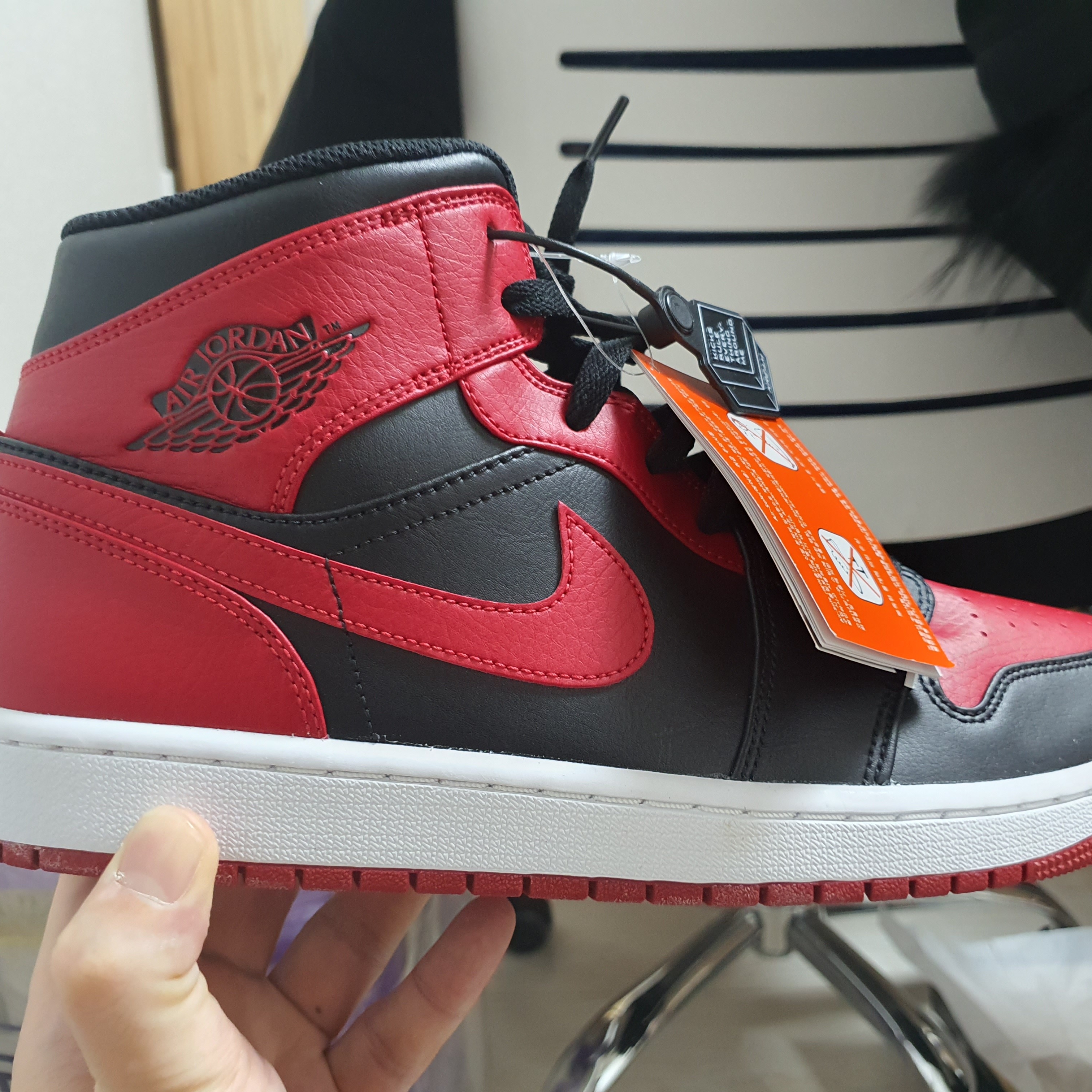 Jordan 1 Mid Bred Banned 2020 착용 스타일 - 1