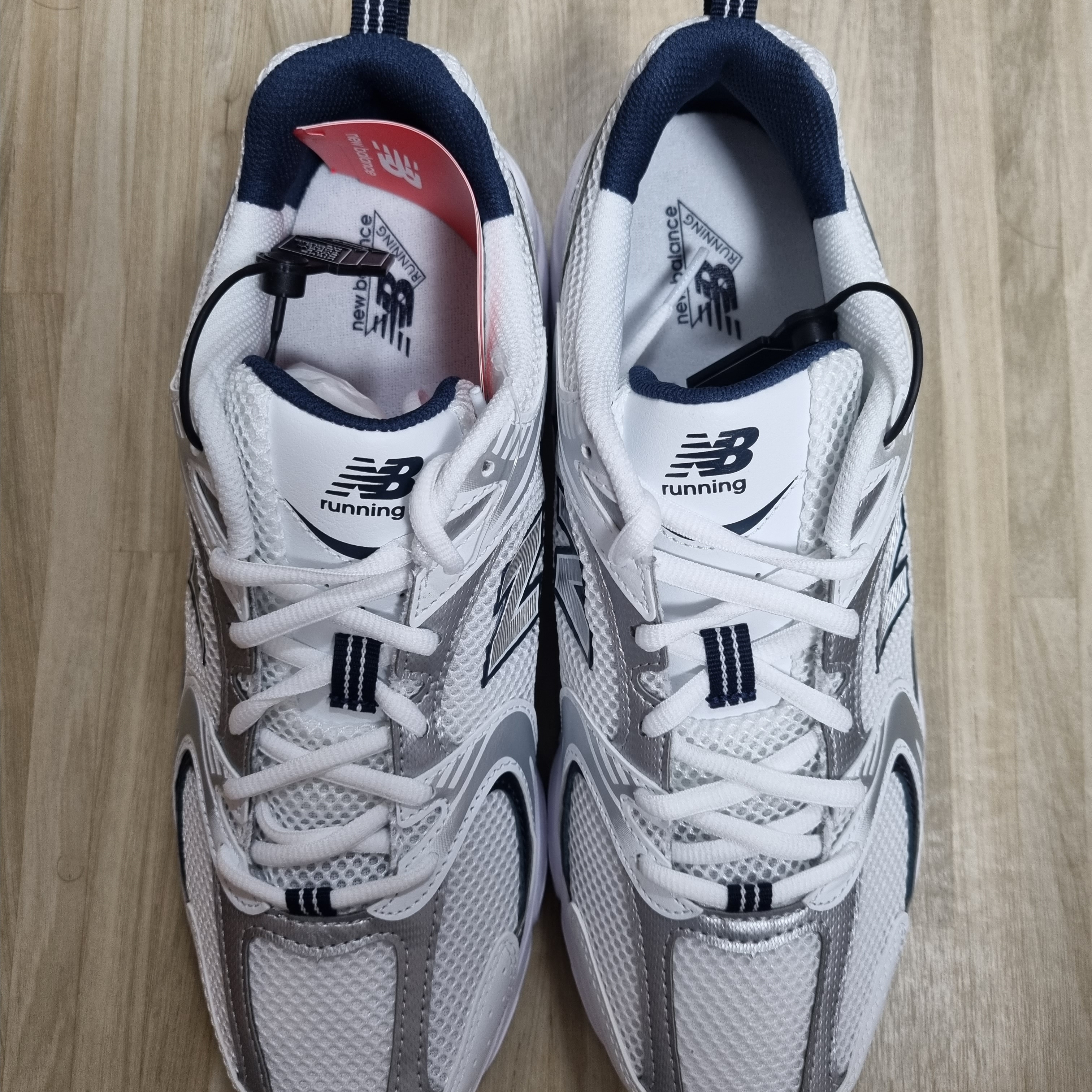 New Balance 530 White 착용 스타일